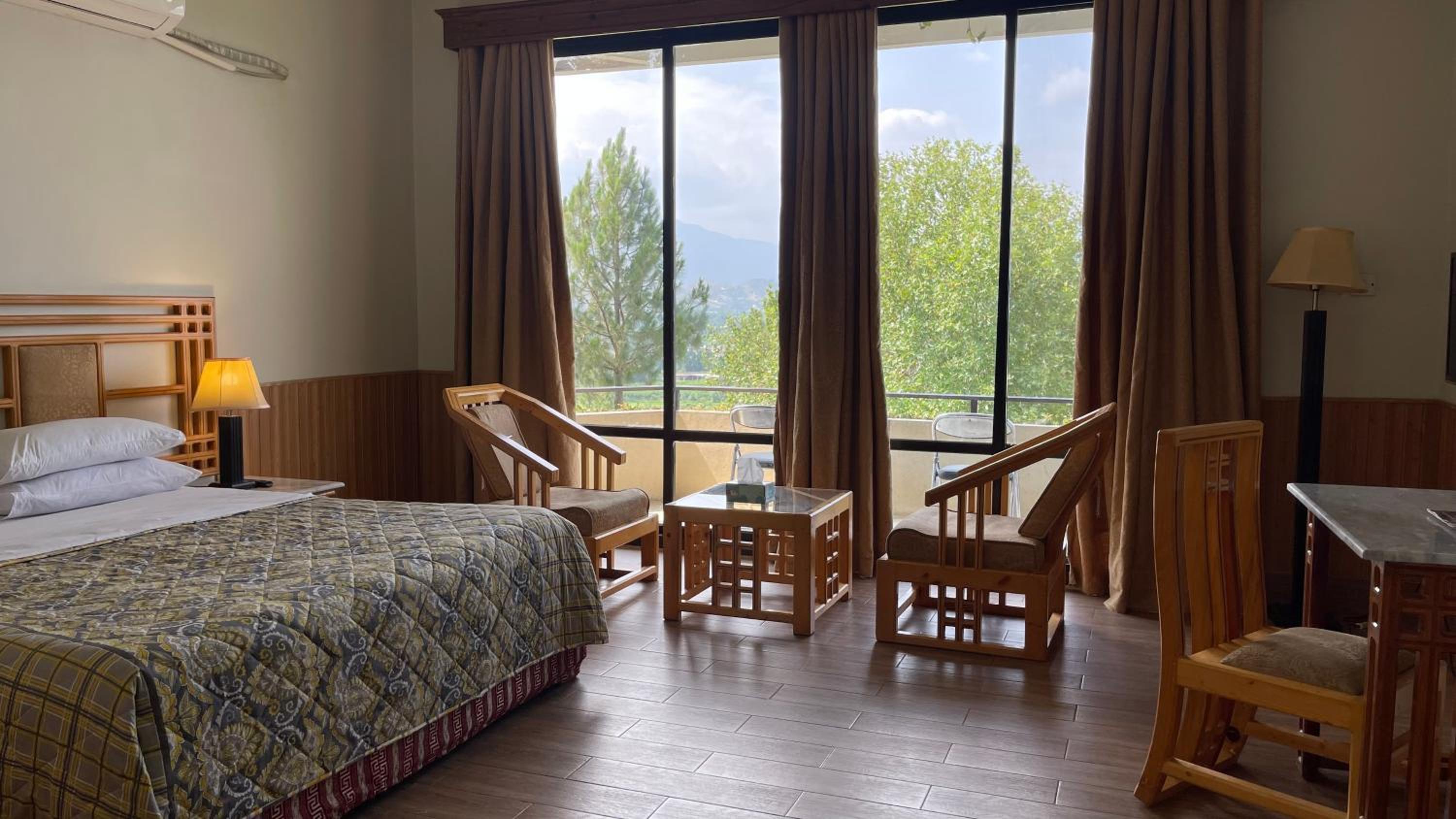 Deluxe Double Room with Balcony photo 2