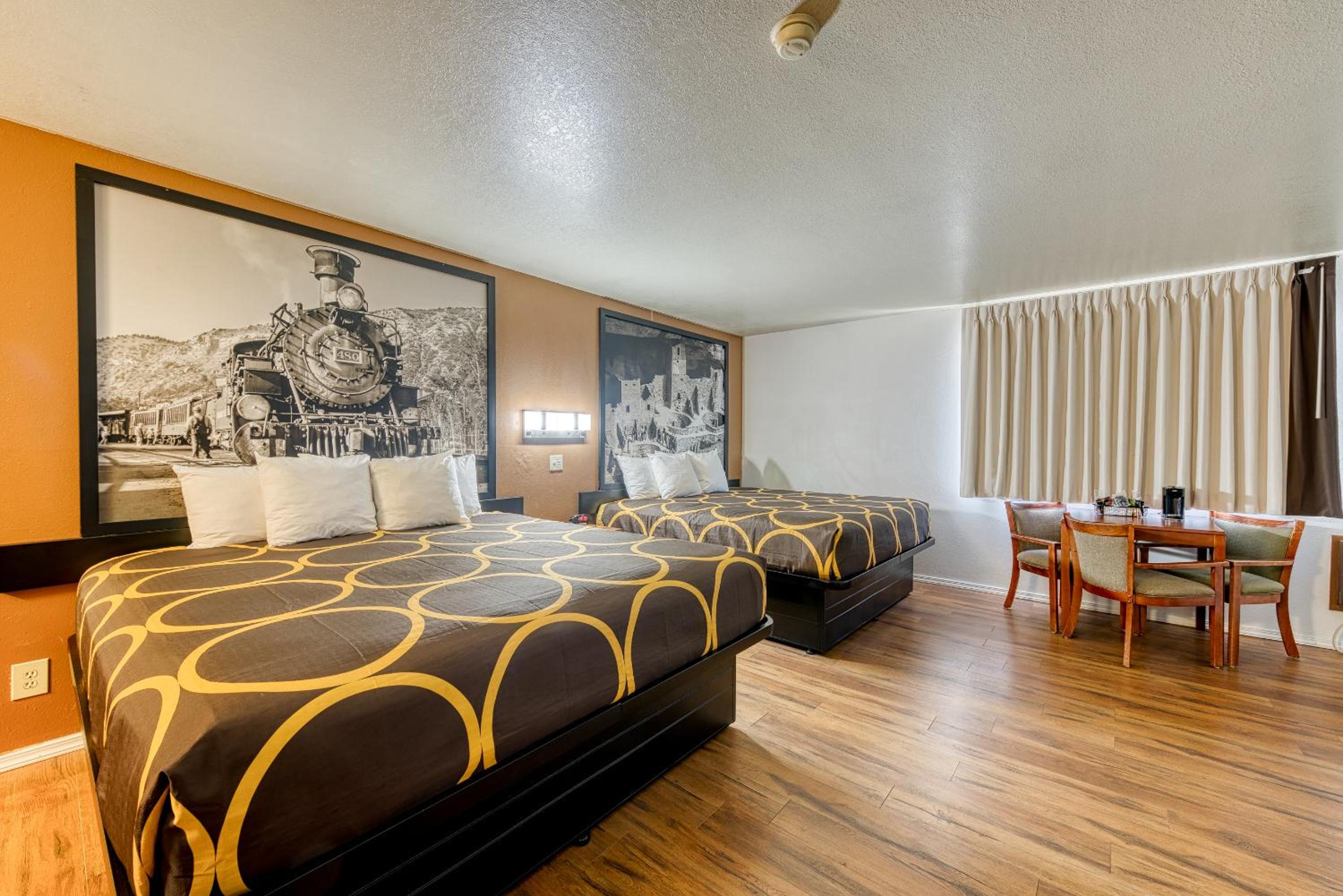 Suite with Three King Beds - Non-Smoking - Photo 2