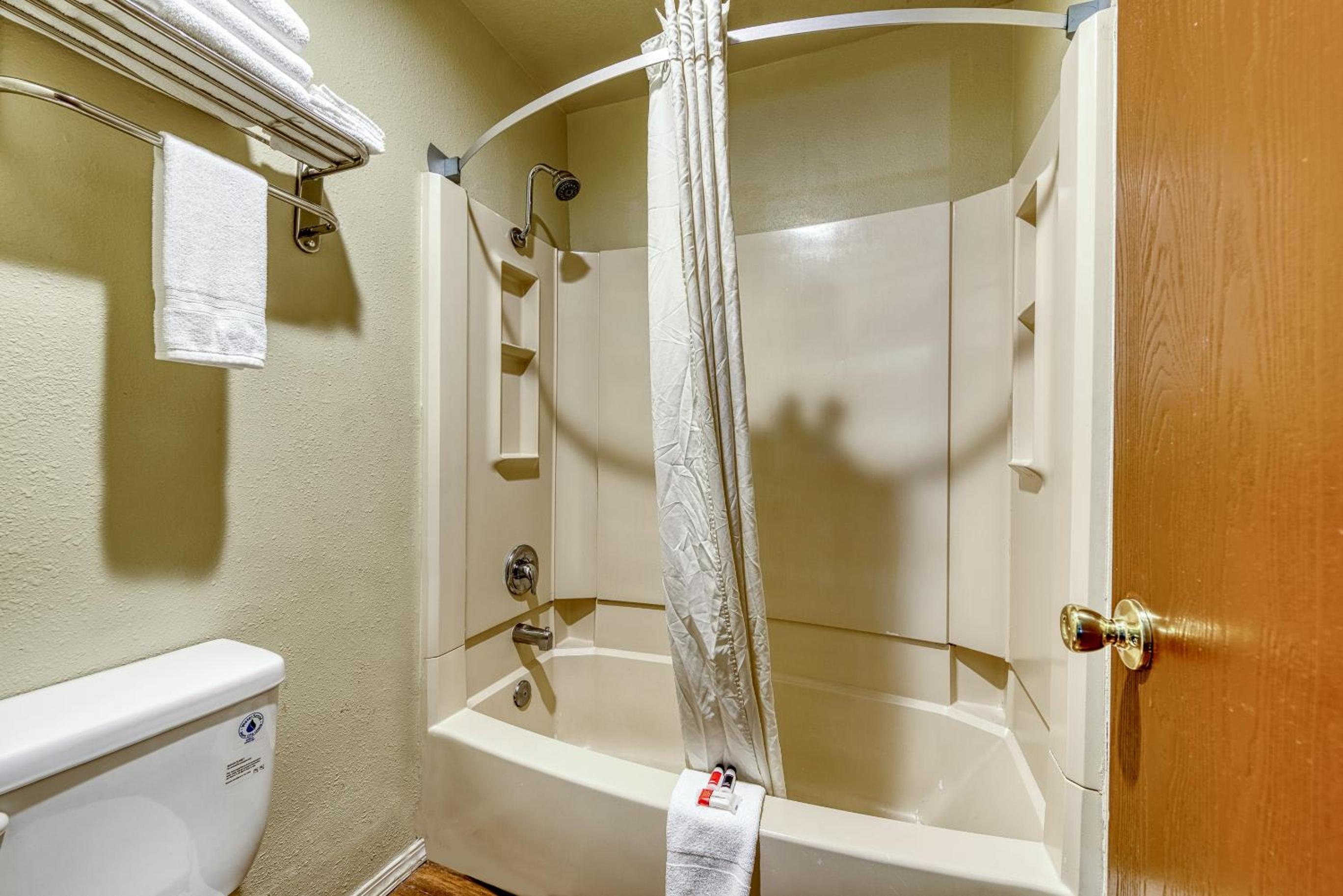Suite with Three King Beds - Non-Smoking - Photo 5