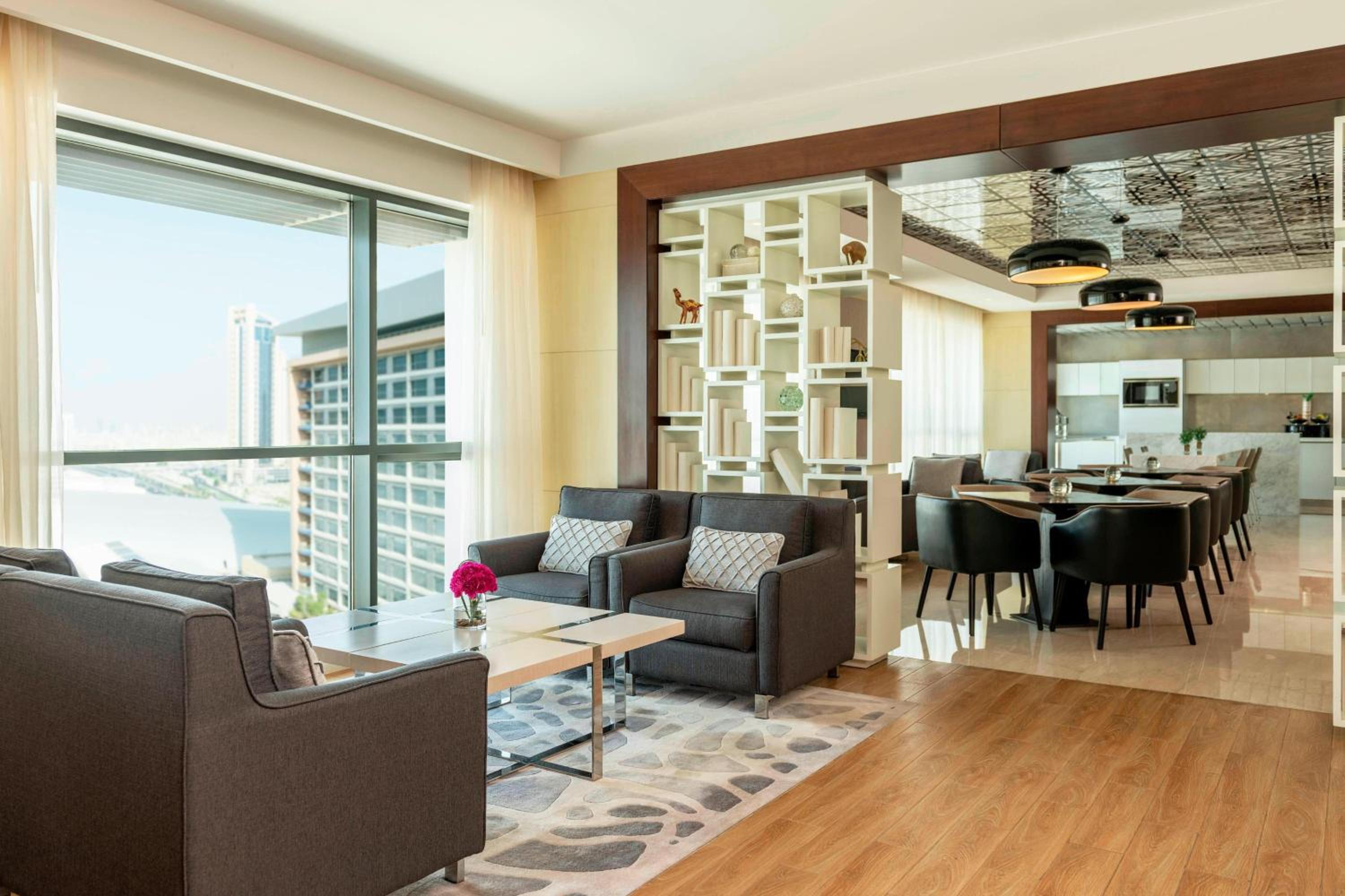 Club King Room, Club lounge access, Guest room, 1 King - Photo 4