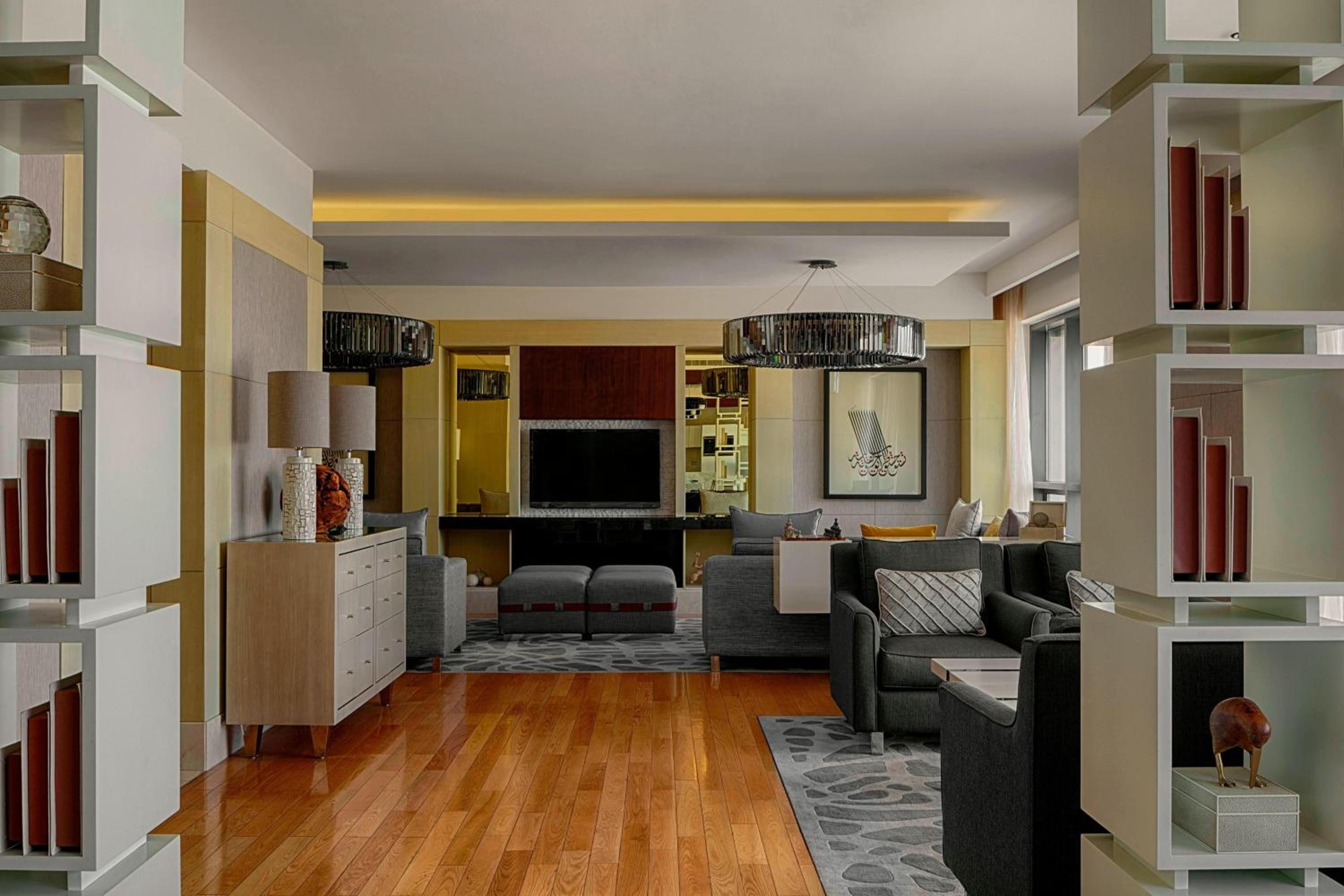 Club King Room, Club lounge access, Guest room, 1 King - Photo 6