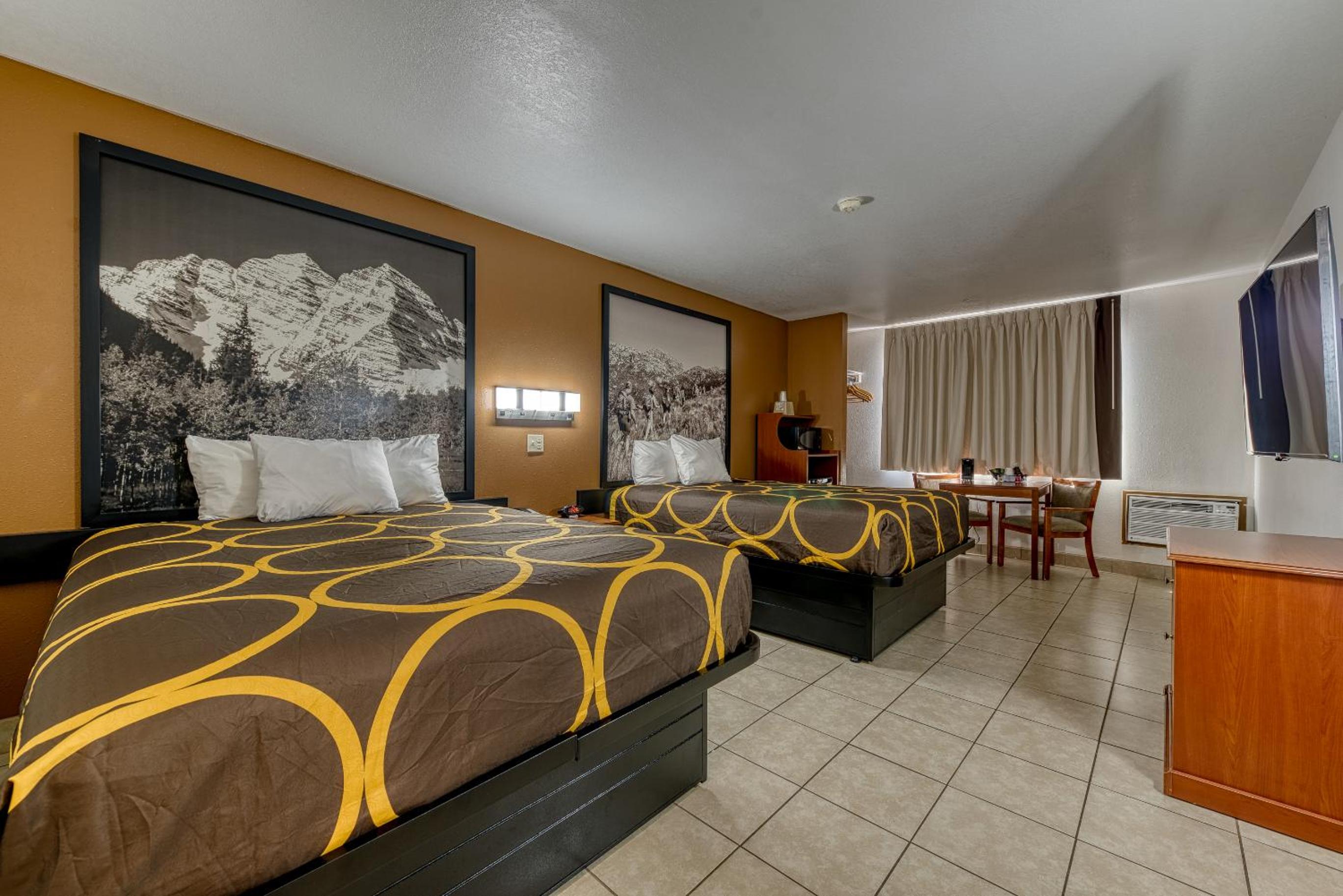 Queen Room with Two Queen Beds - Dog Friendly/Non-Smoking - Photo 1