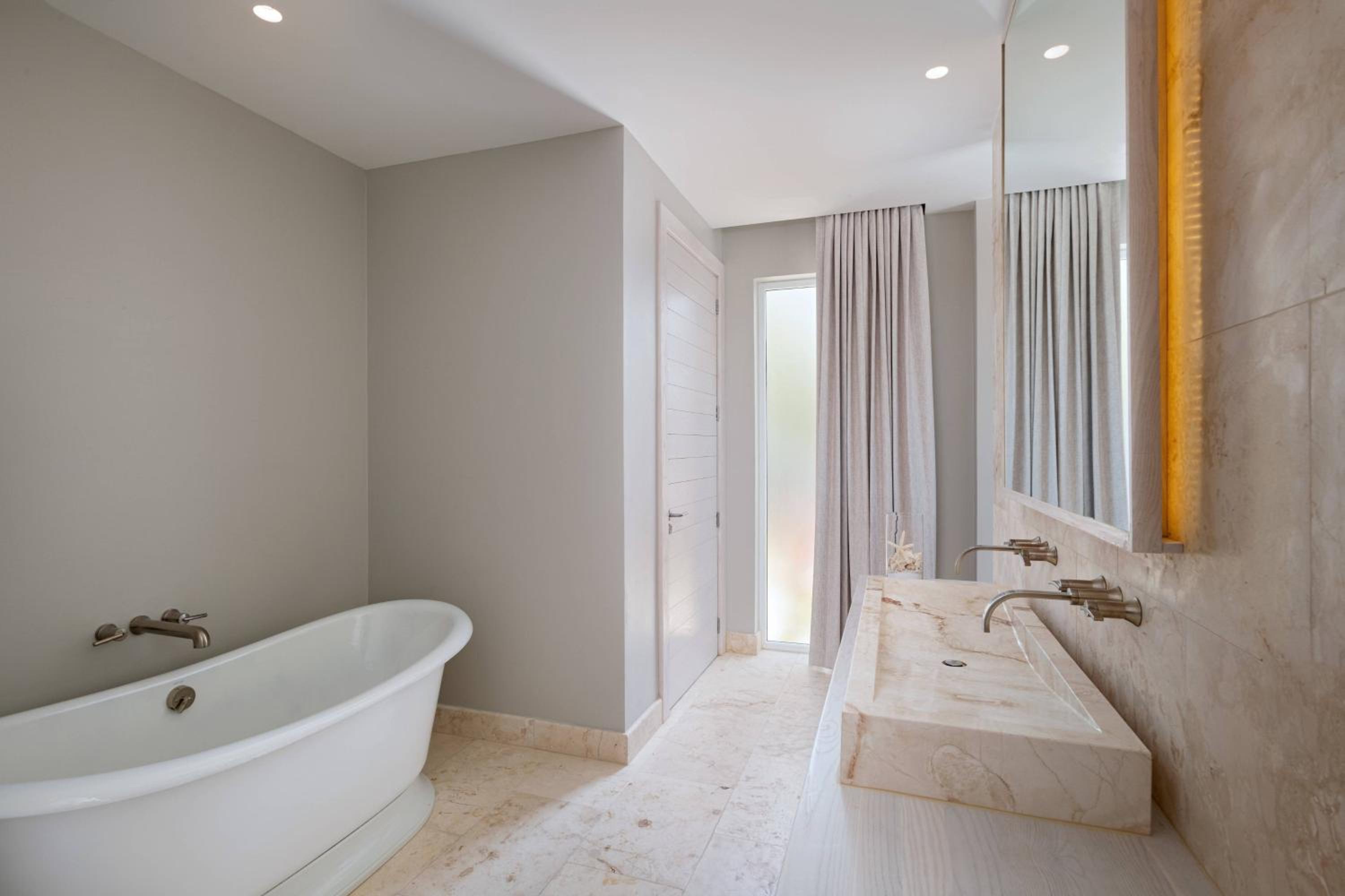 Oceanfront 3 Bedroom Villa with Private Plunge Pool - Photo 4