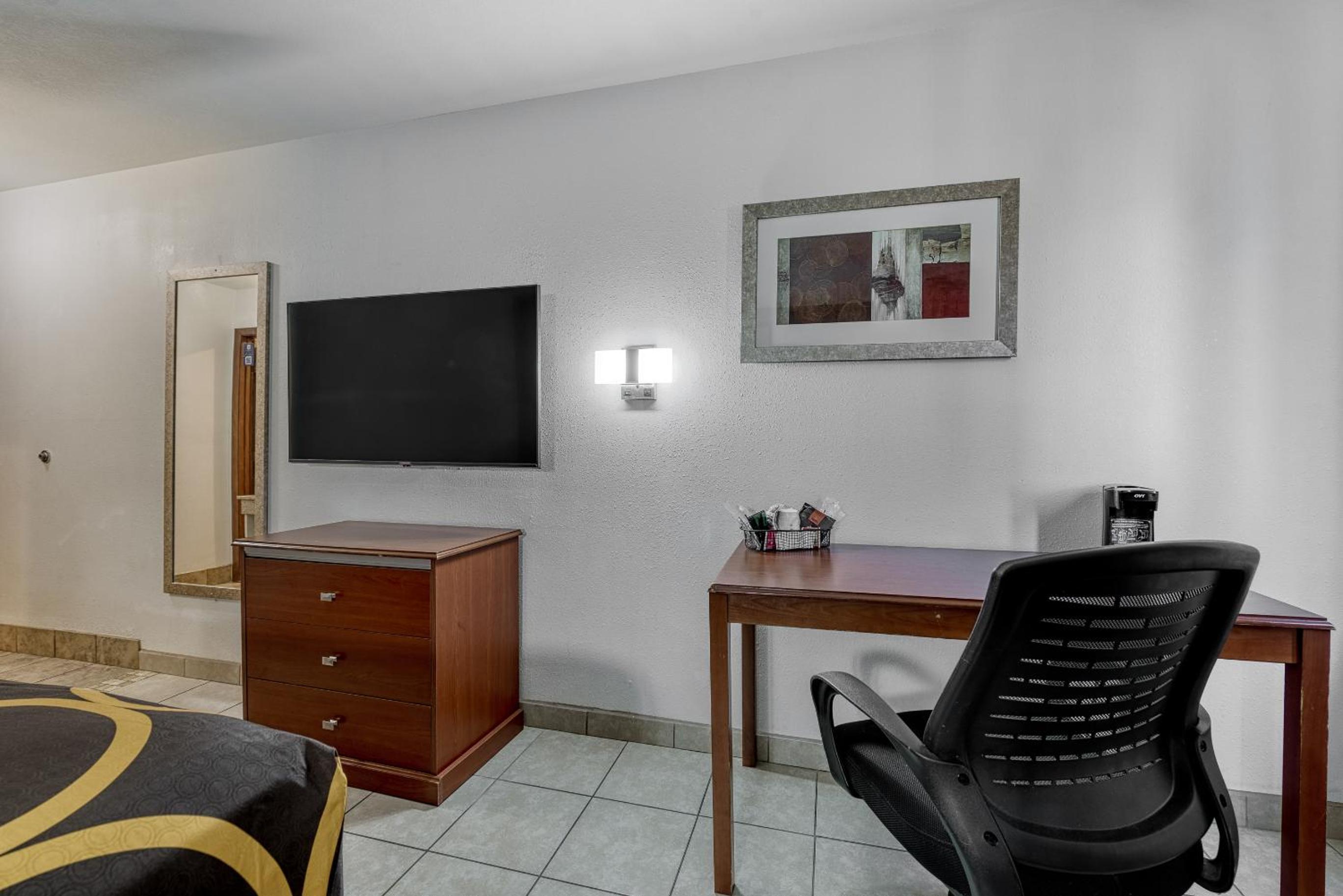 King Room - Dog Friendly - Non-Smoking - Photo 6