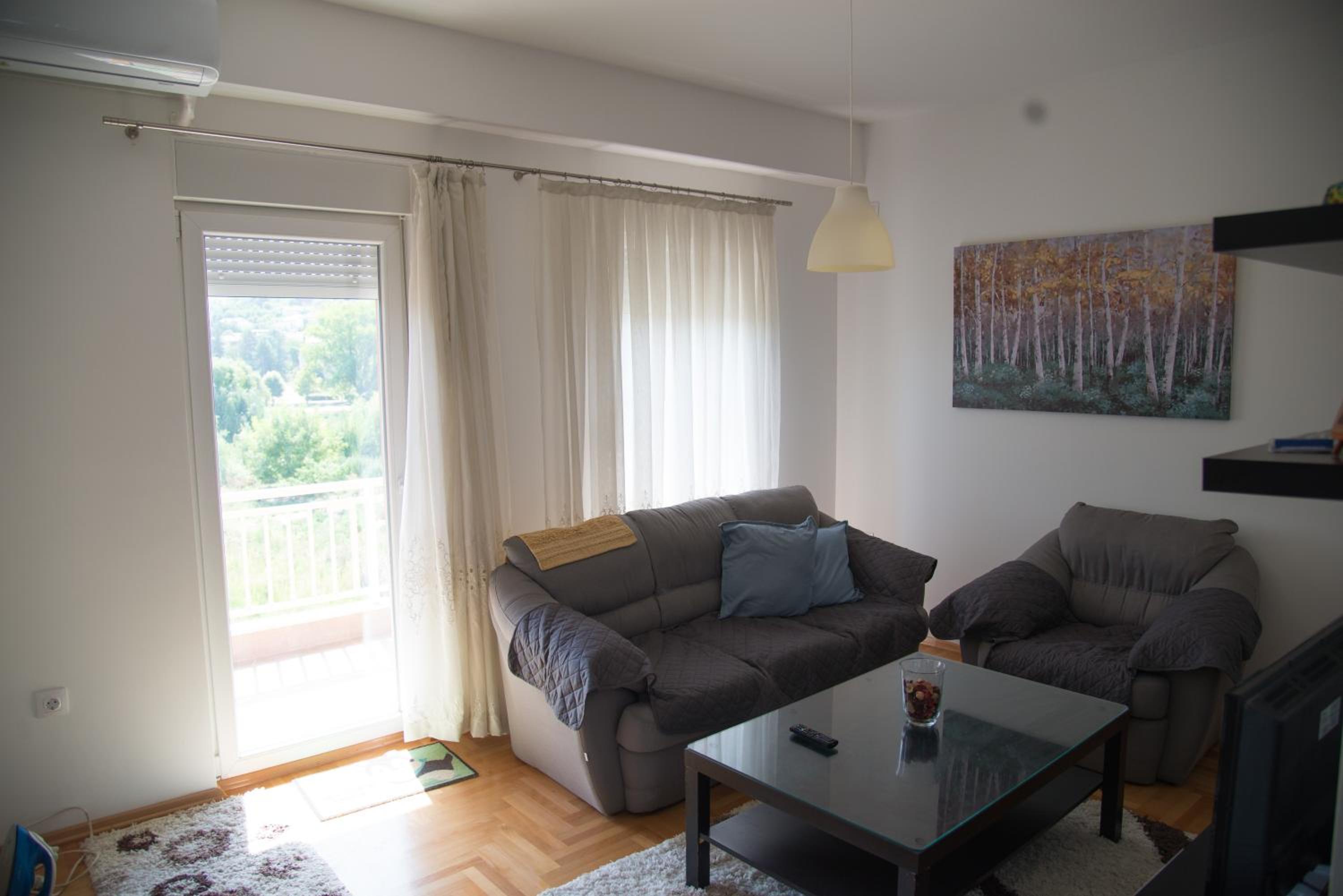 One-Bedroom Apartment photo 1