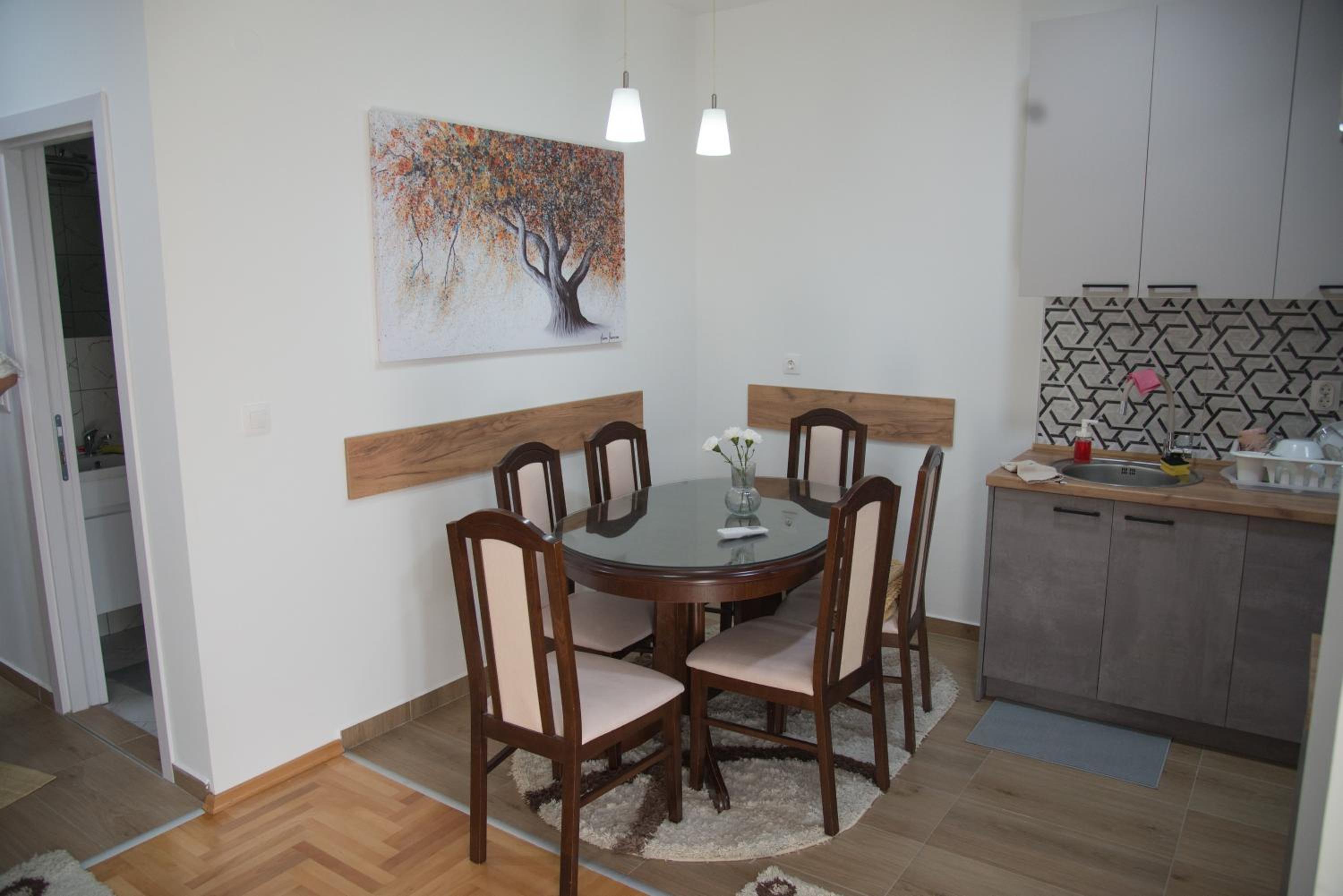 One-Bedroom Apartment photo 2