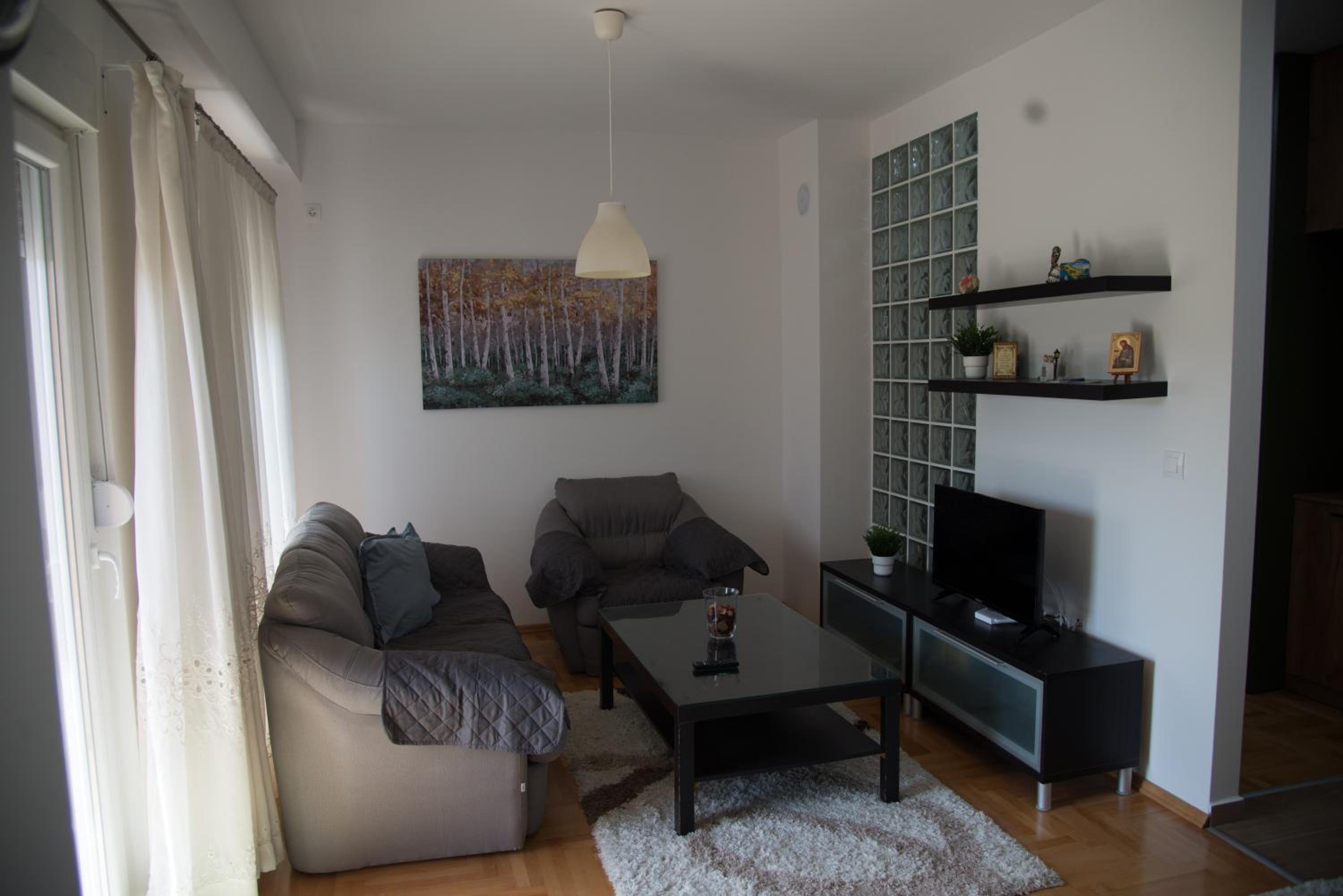 One-Bedroom Apartment photo 3