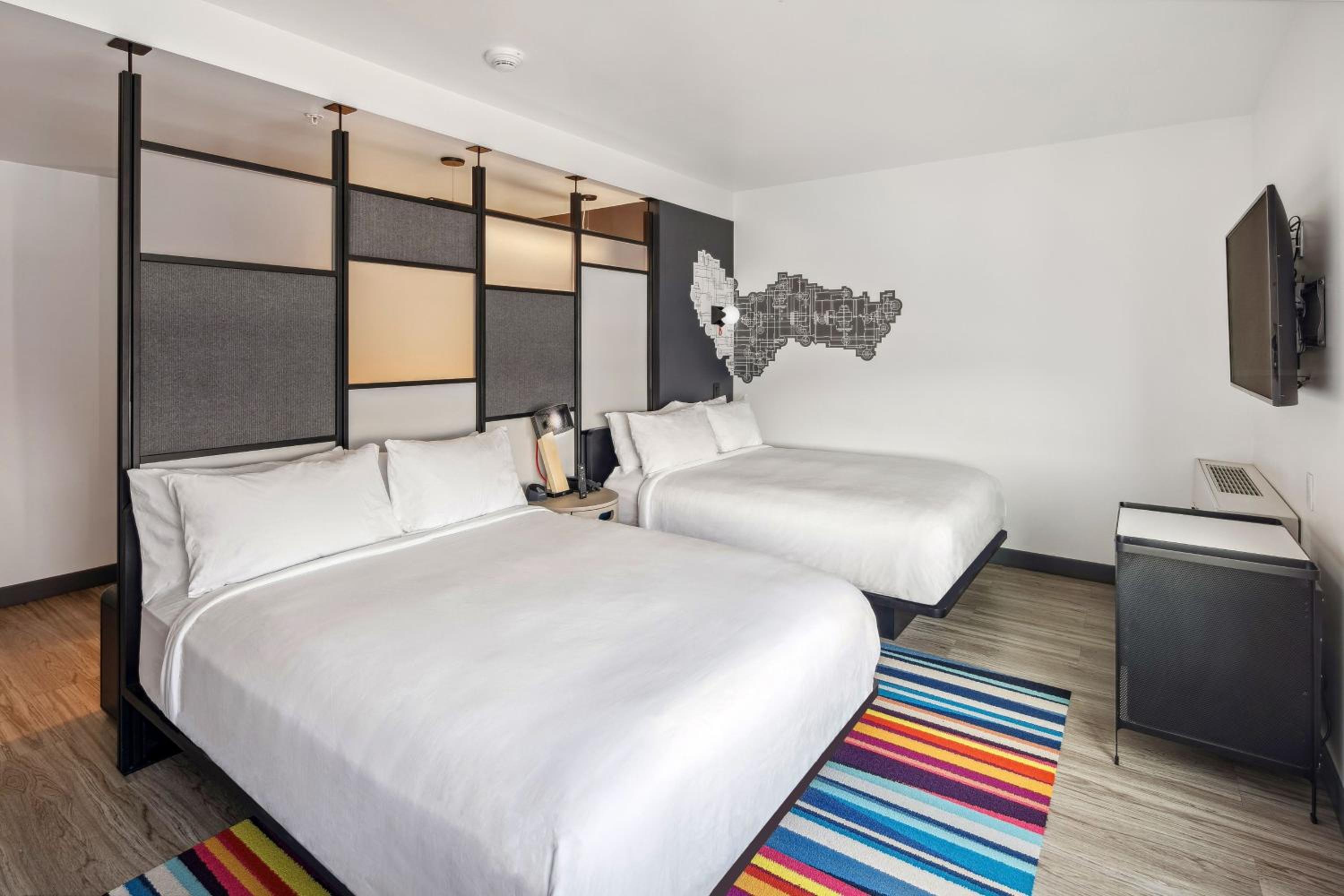 Queen Room with Two Queen Beds - Photo 2