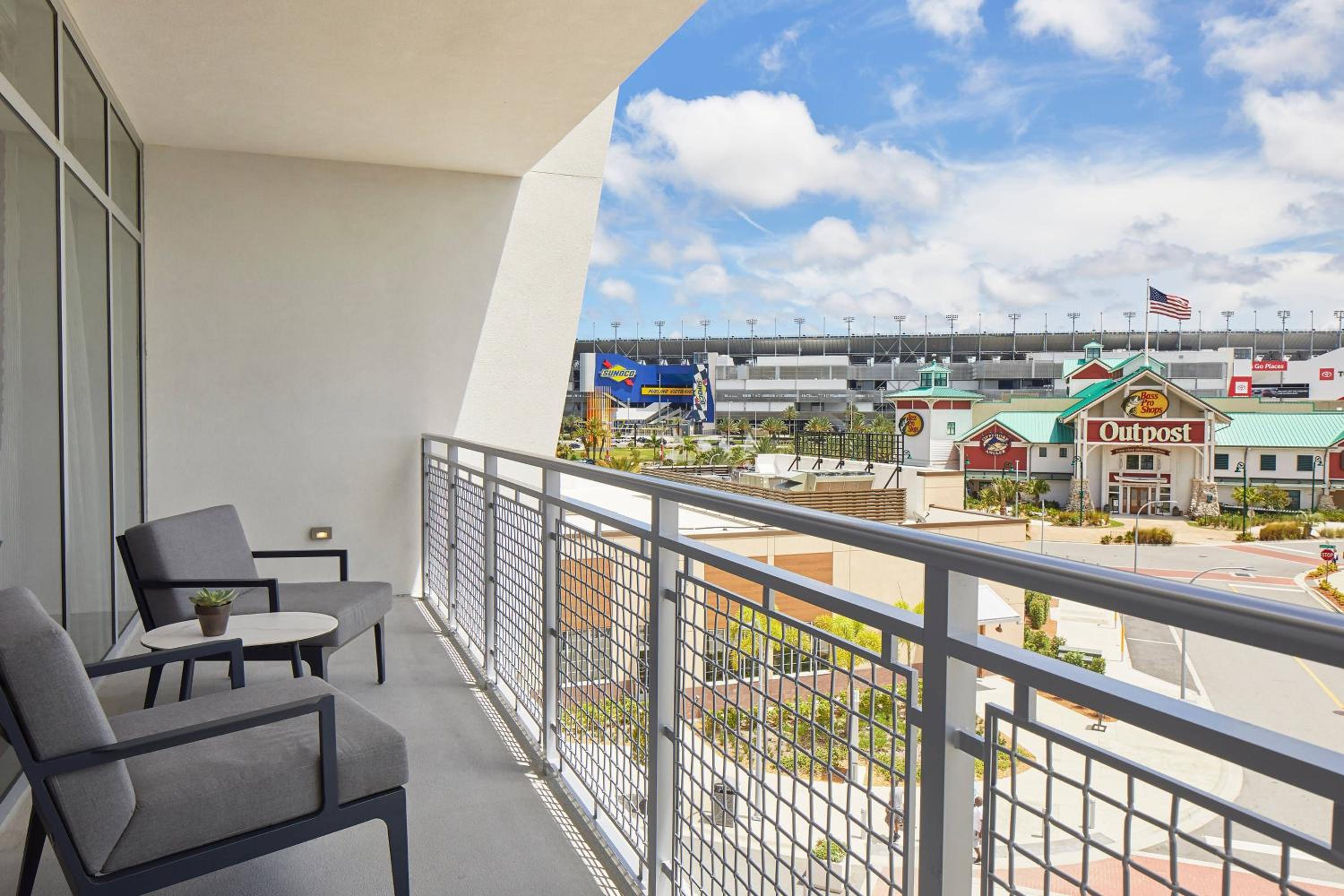 Executive Suite, 2 Queen, Sofa bed, Balcony - Photo 3