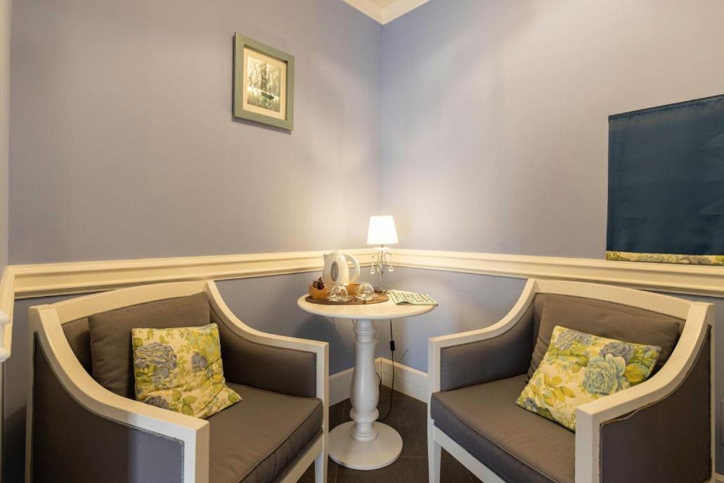 Suite - Photo 11