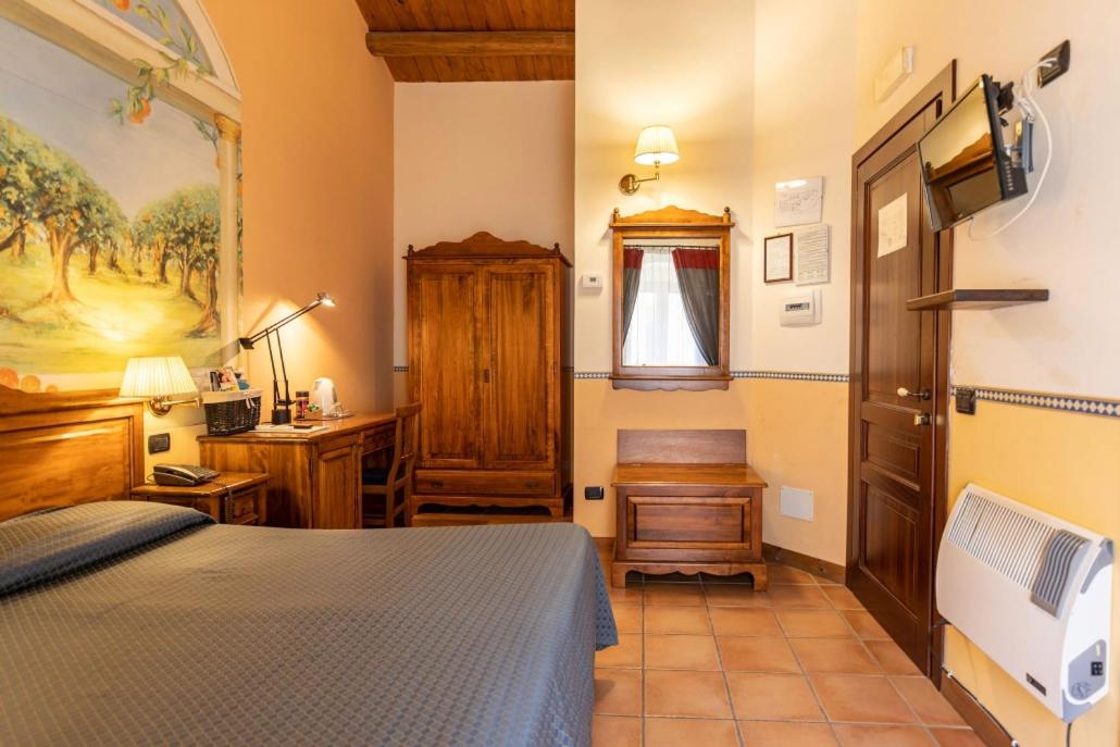 Double or Twin Room - Photo 4