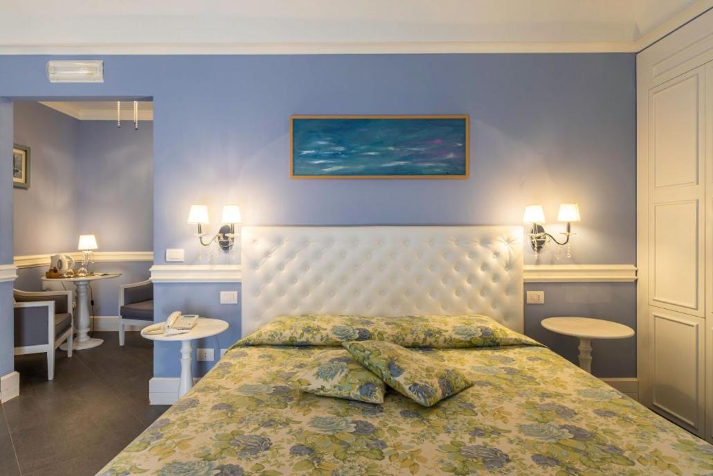 Suite - Photo 1