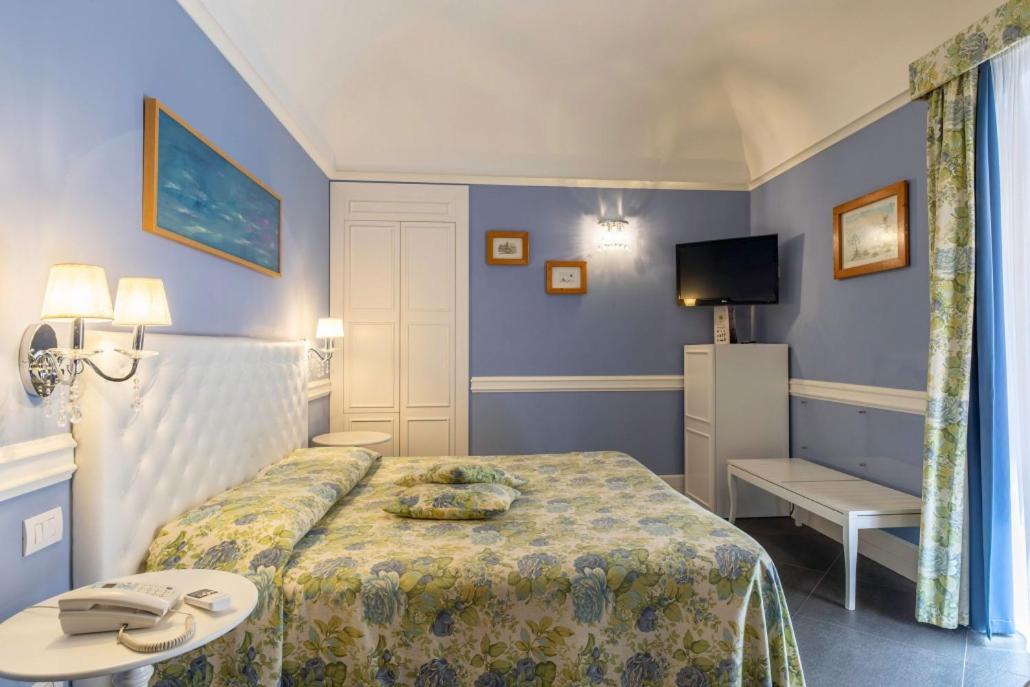 Suite - Photo 9