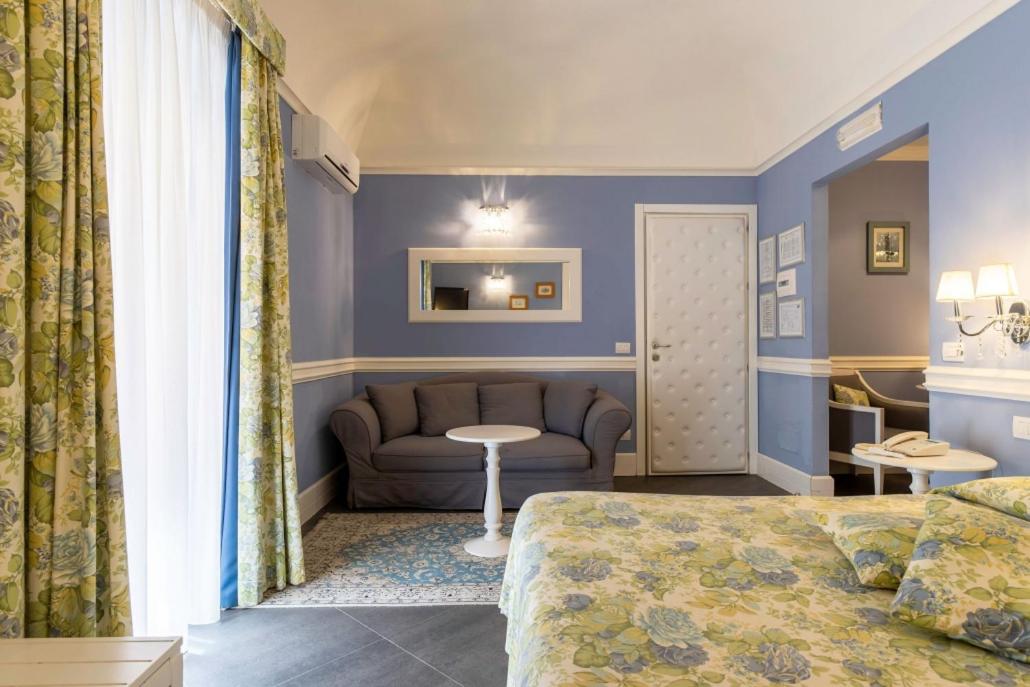 Suite - Photo 10