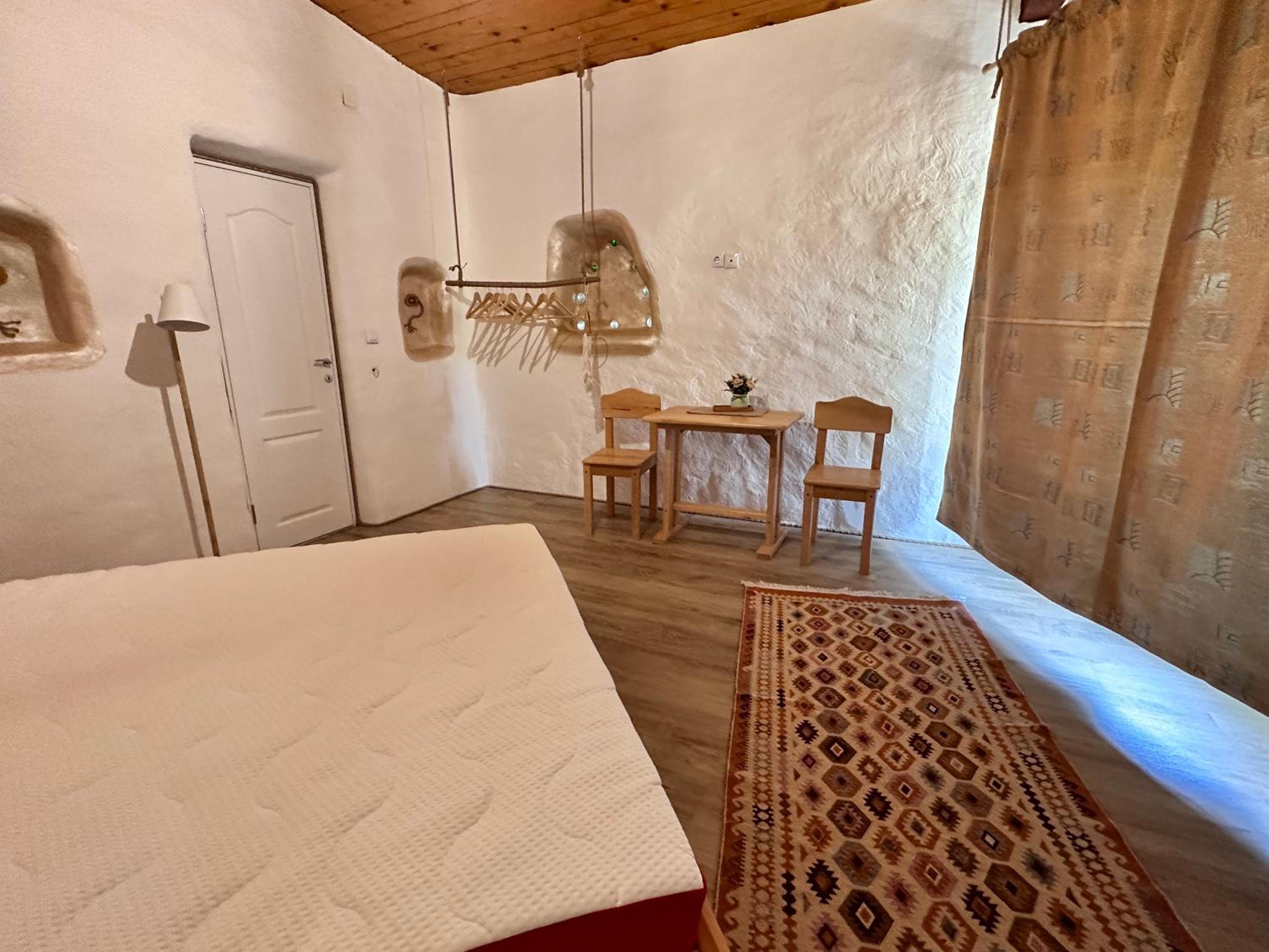 Double Room with Private Bathroom photo 2