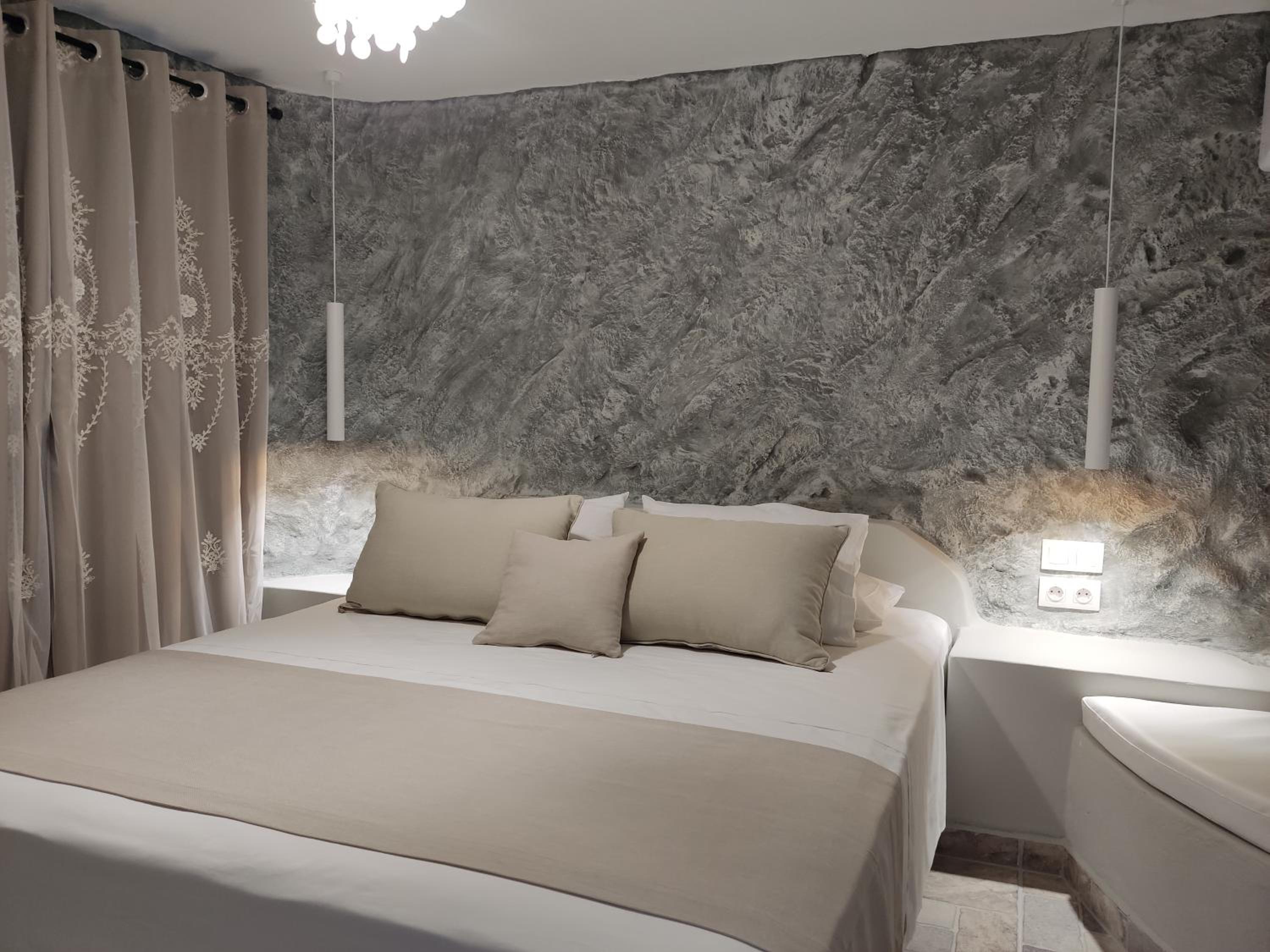 Deluxe Suite with Sea View photo 1