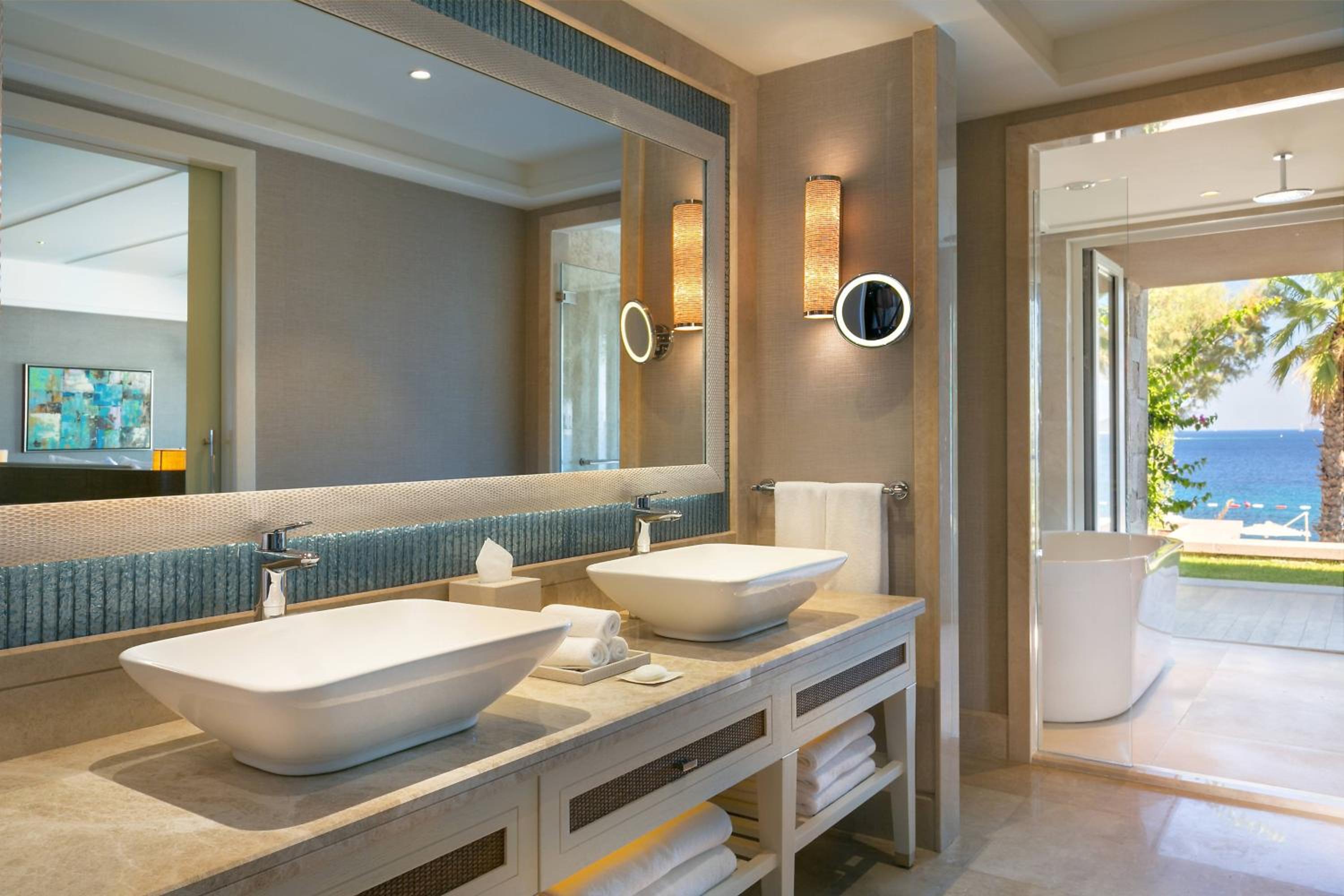 Deluxe Marine Suite, Suite, 1 King, Seafront, Balcony thumbnail 5