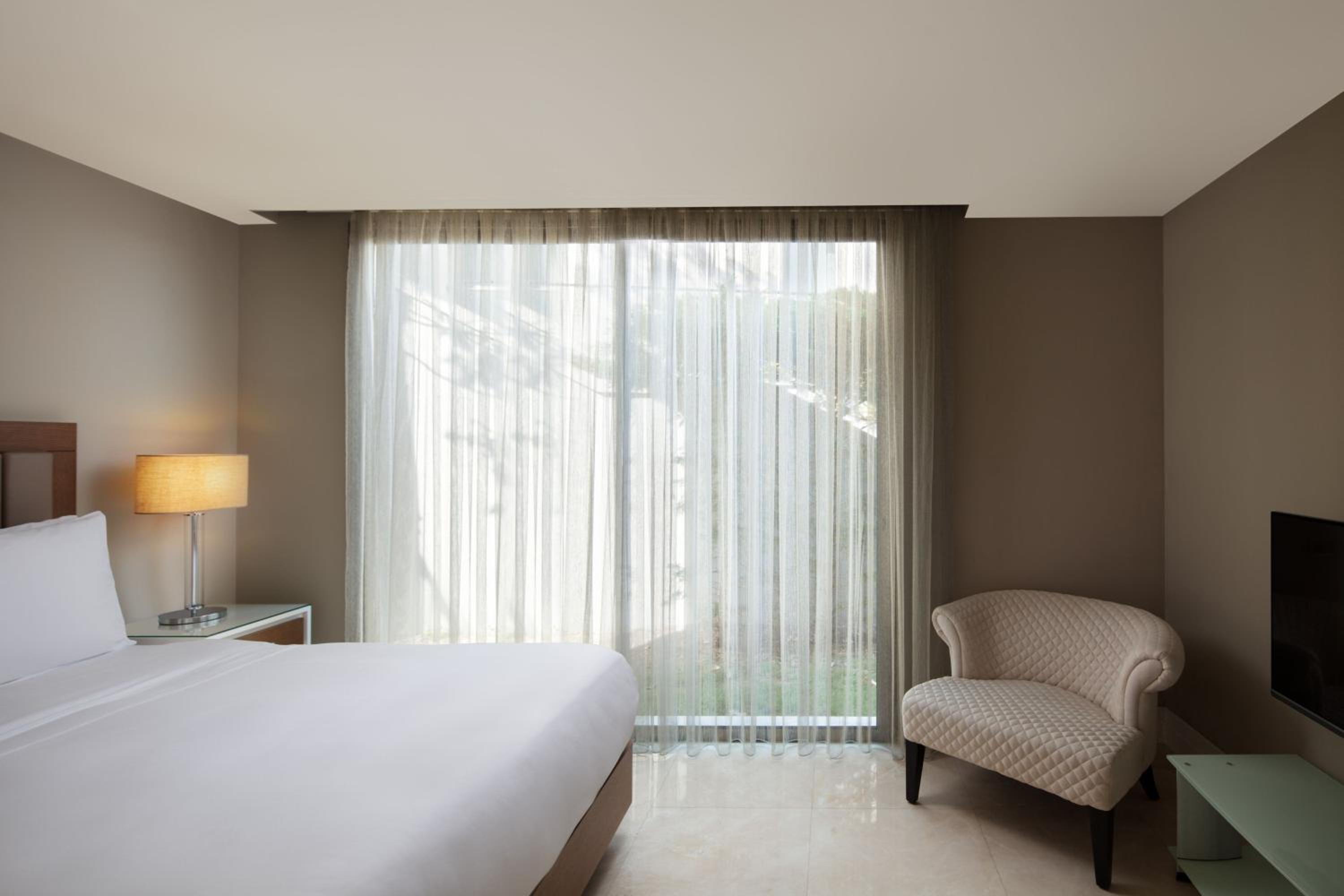 Premiere Residence, 3 Bedroom Residence, Sea view, Balcony thumbnail 6