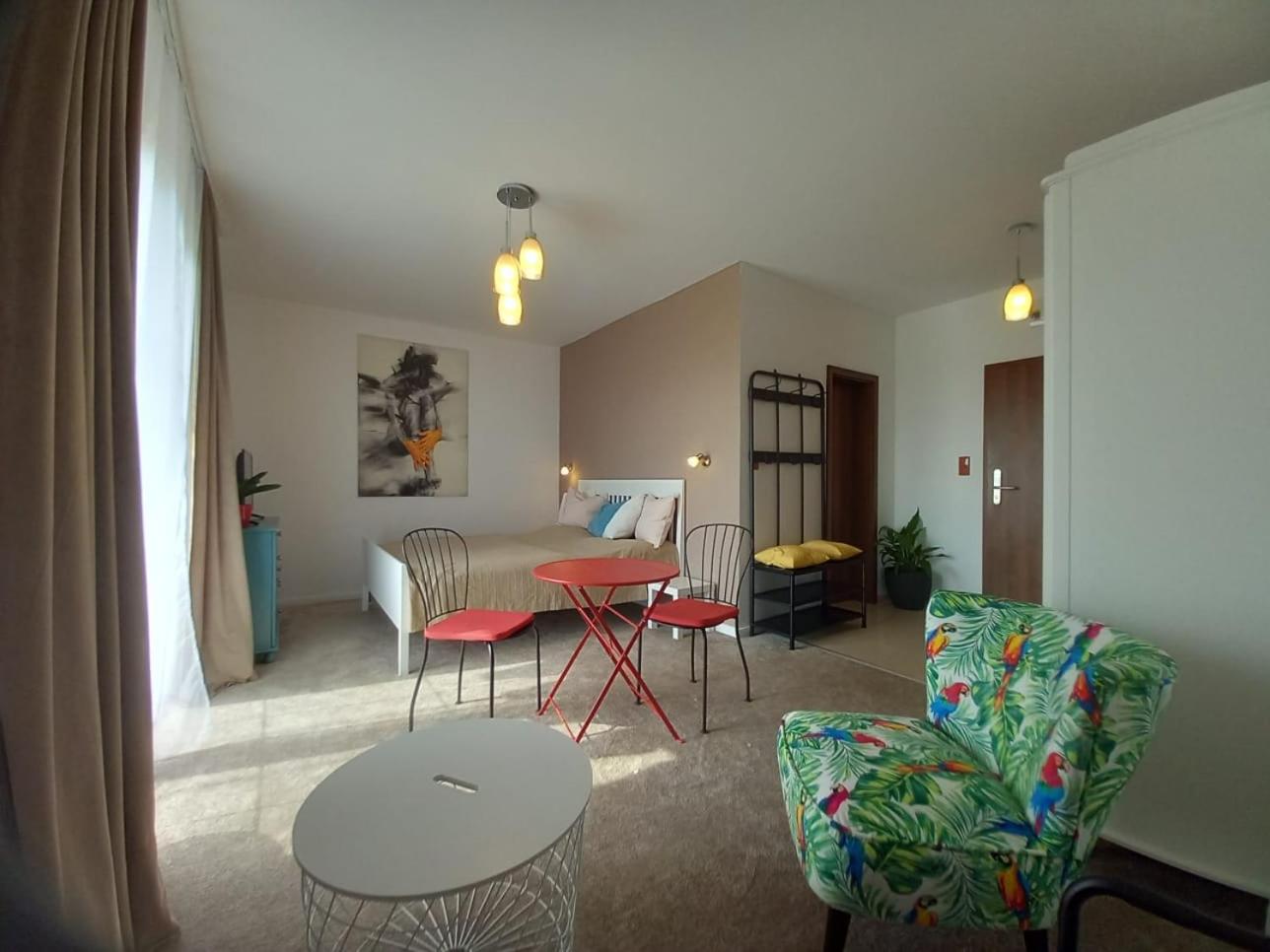 One-Bedroom Apartment photo 1