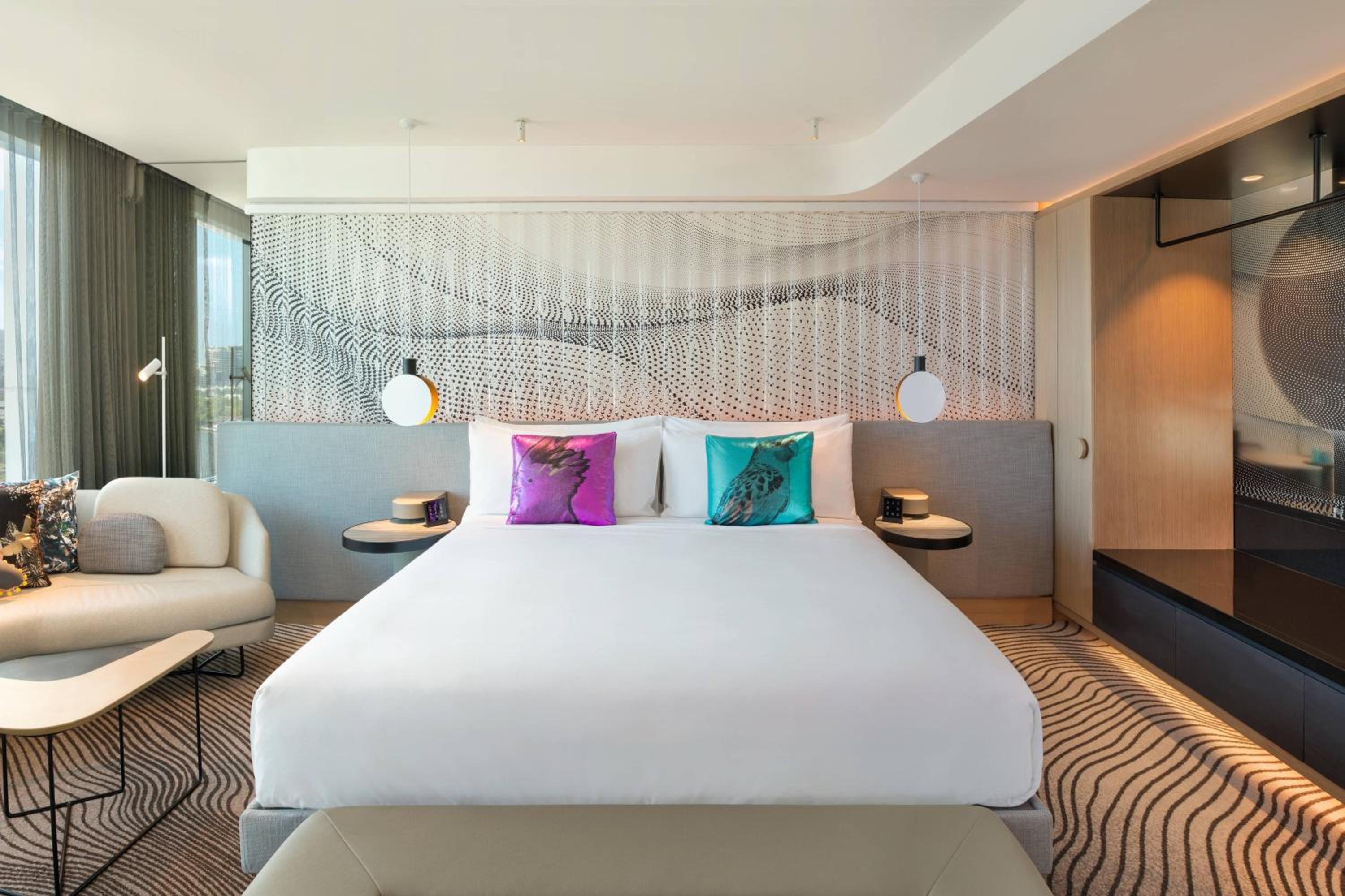 King Suite with River View – Urban Suite thumbnail 5