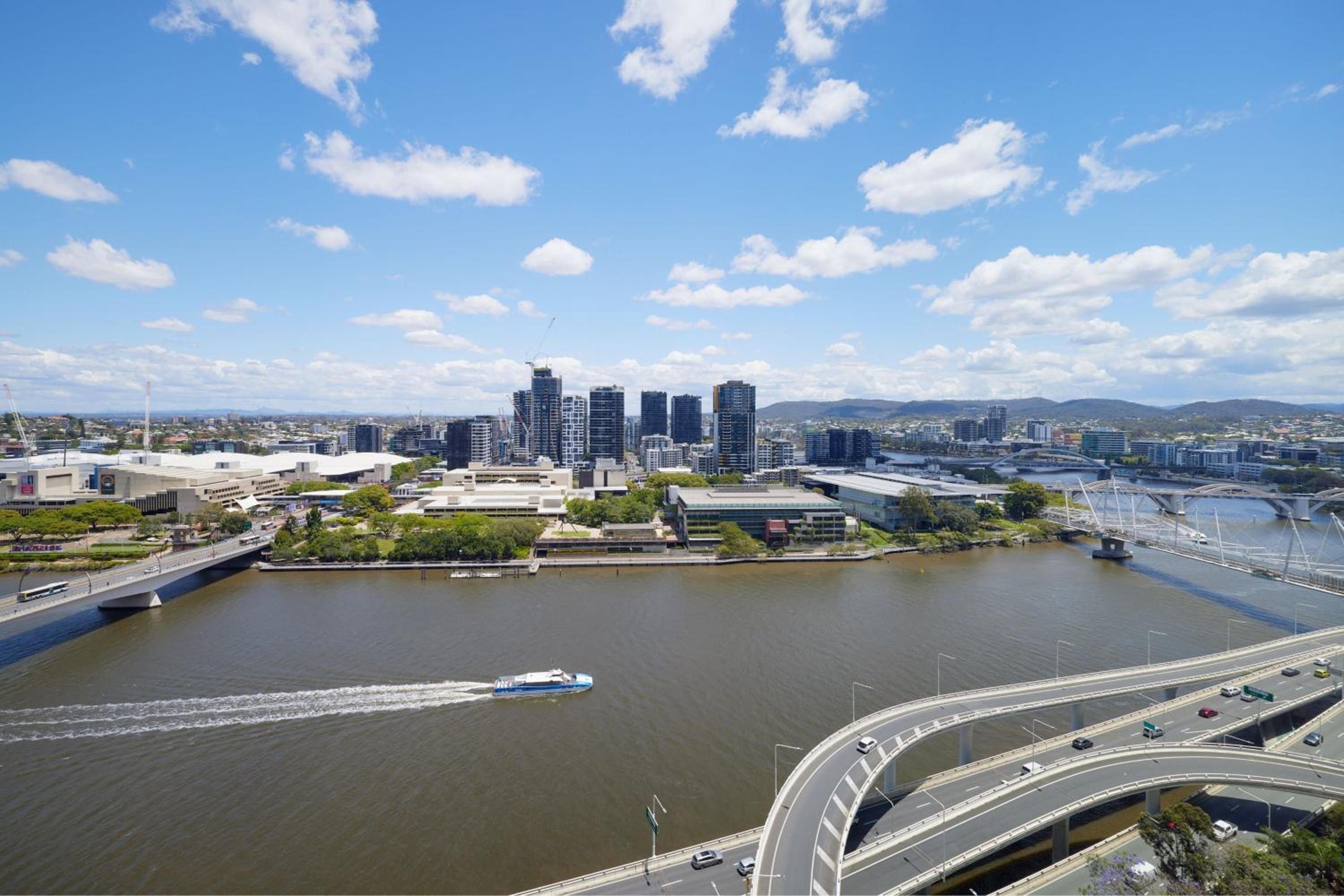 King Room with River View – Superior King