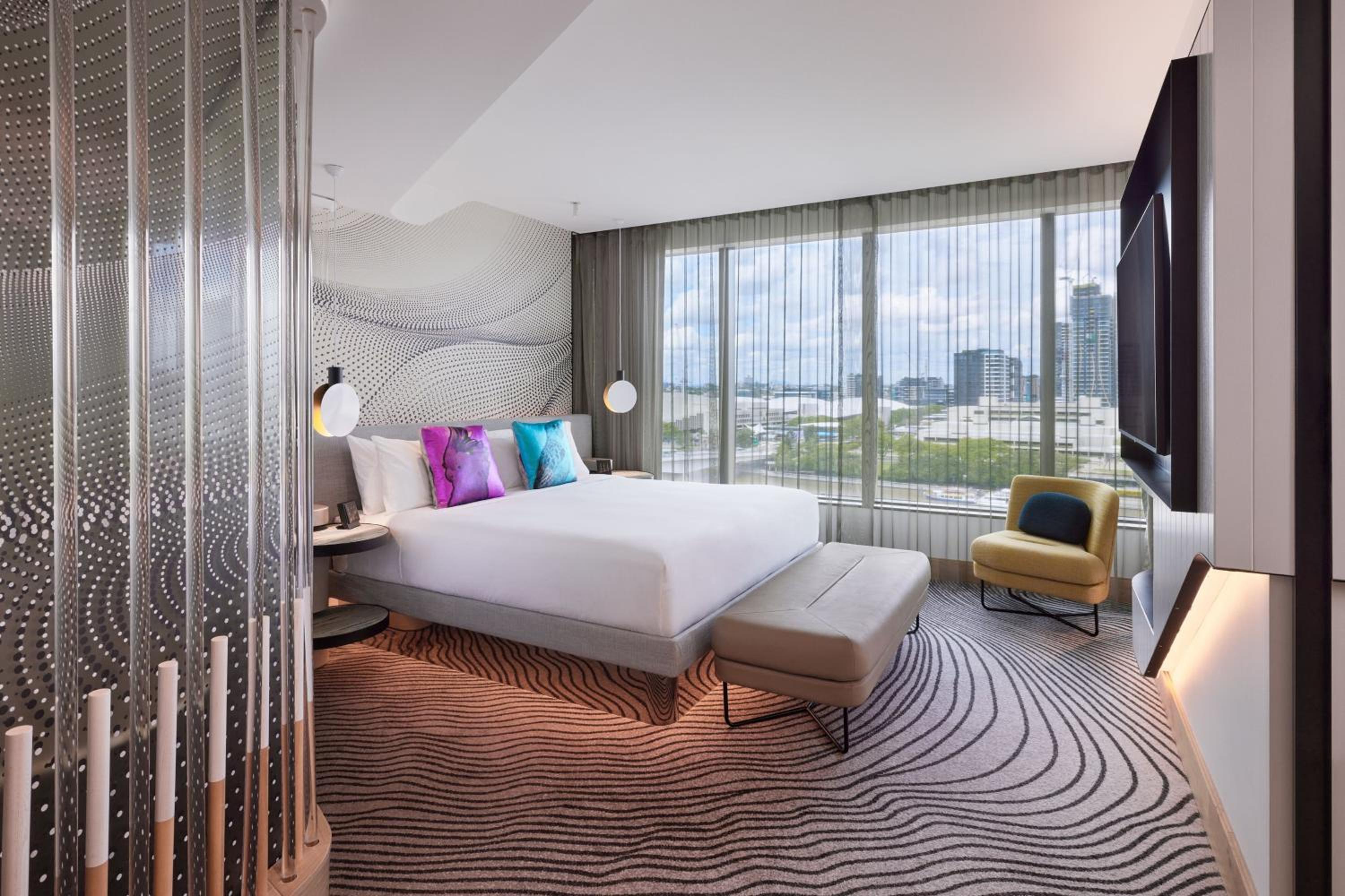One-Bedroom King Suite on Low Floor – Studio Suite