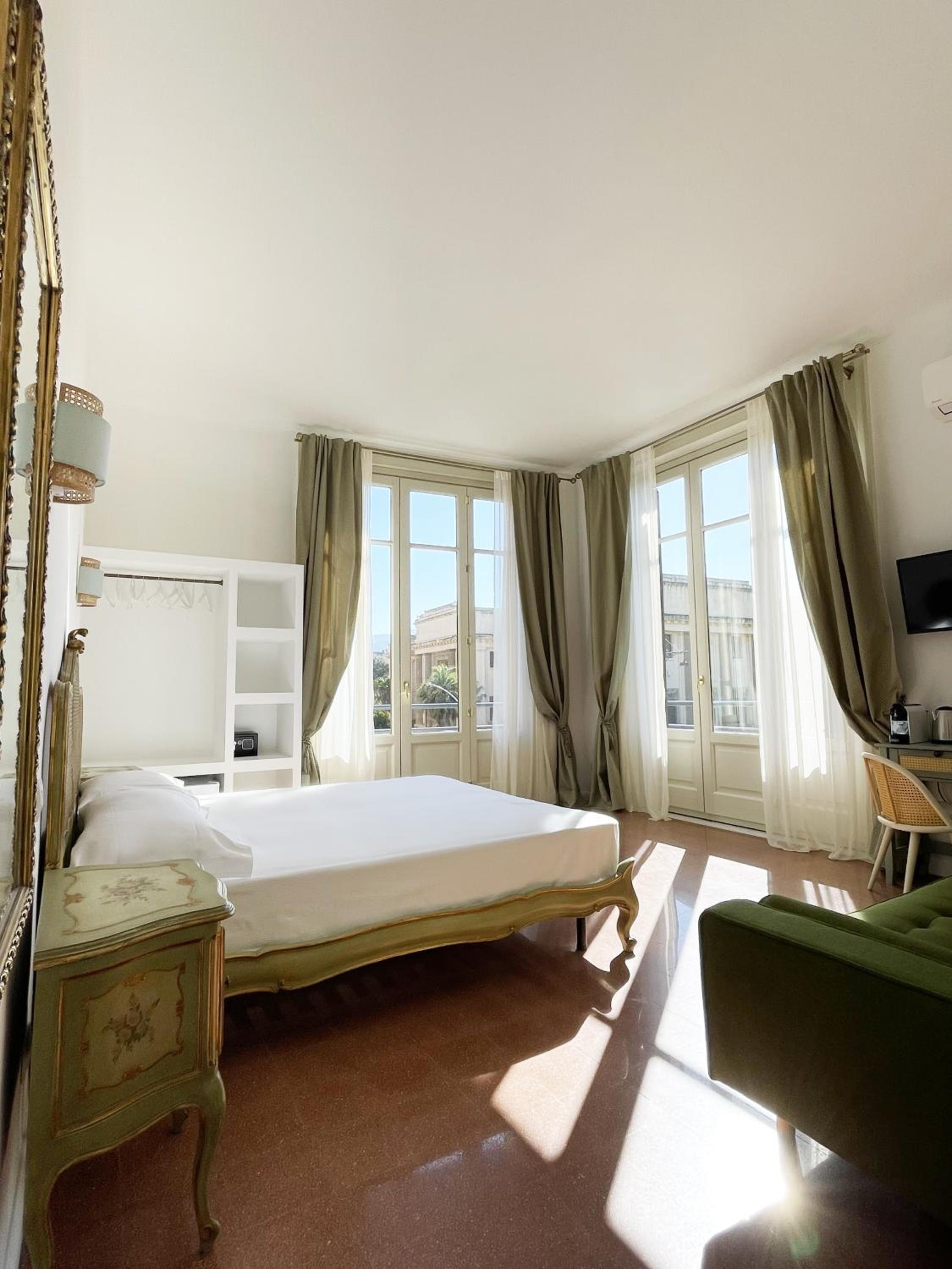 Deluxe Double Room with Extra Bed photo 1