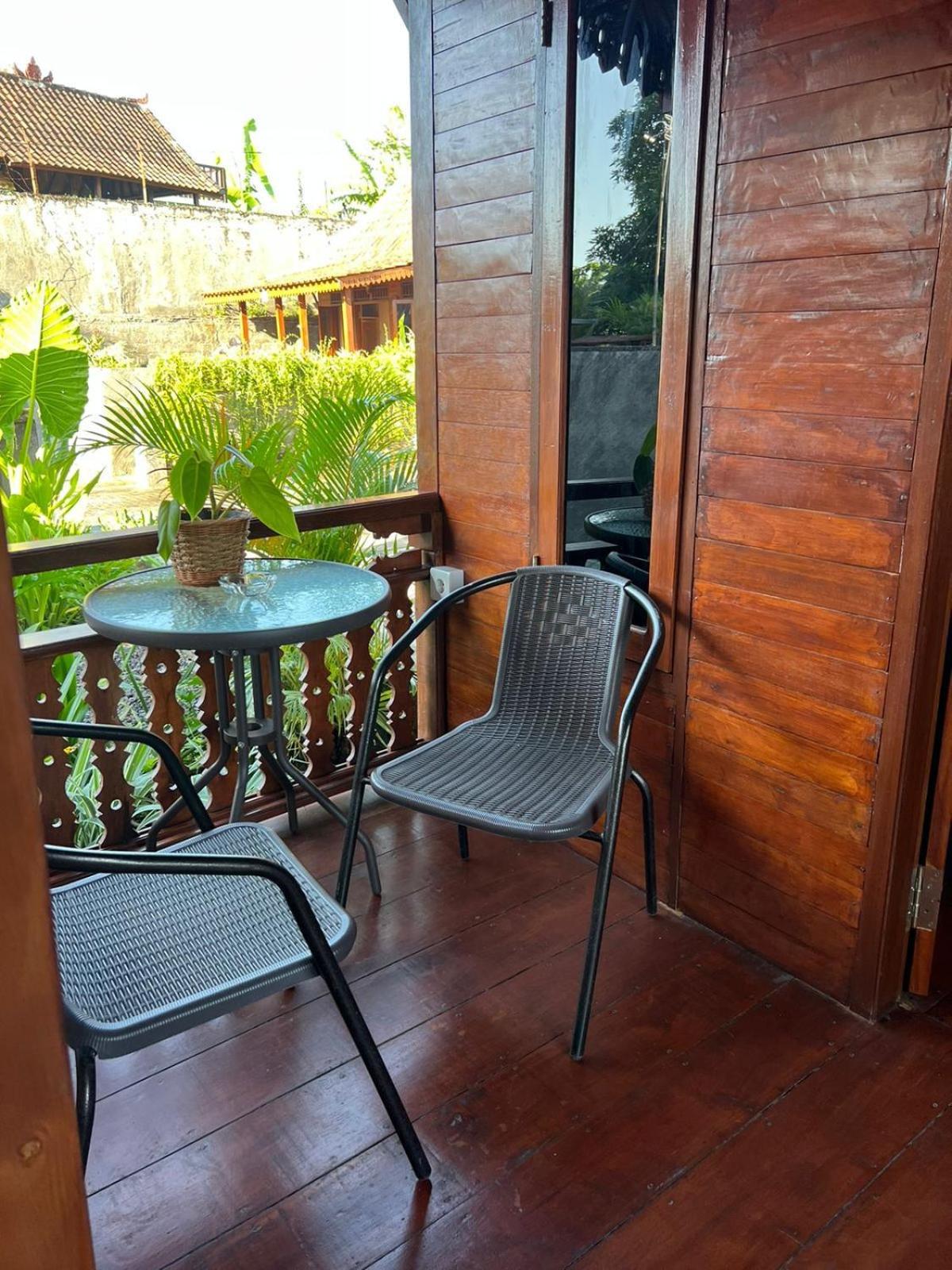 One-Bedroom House - Photo 6