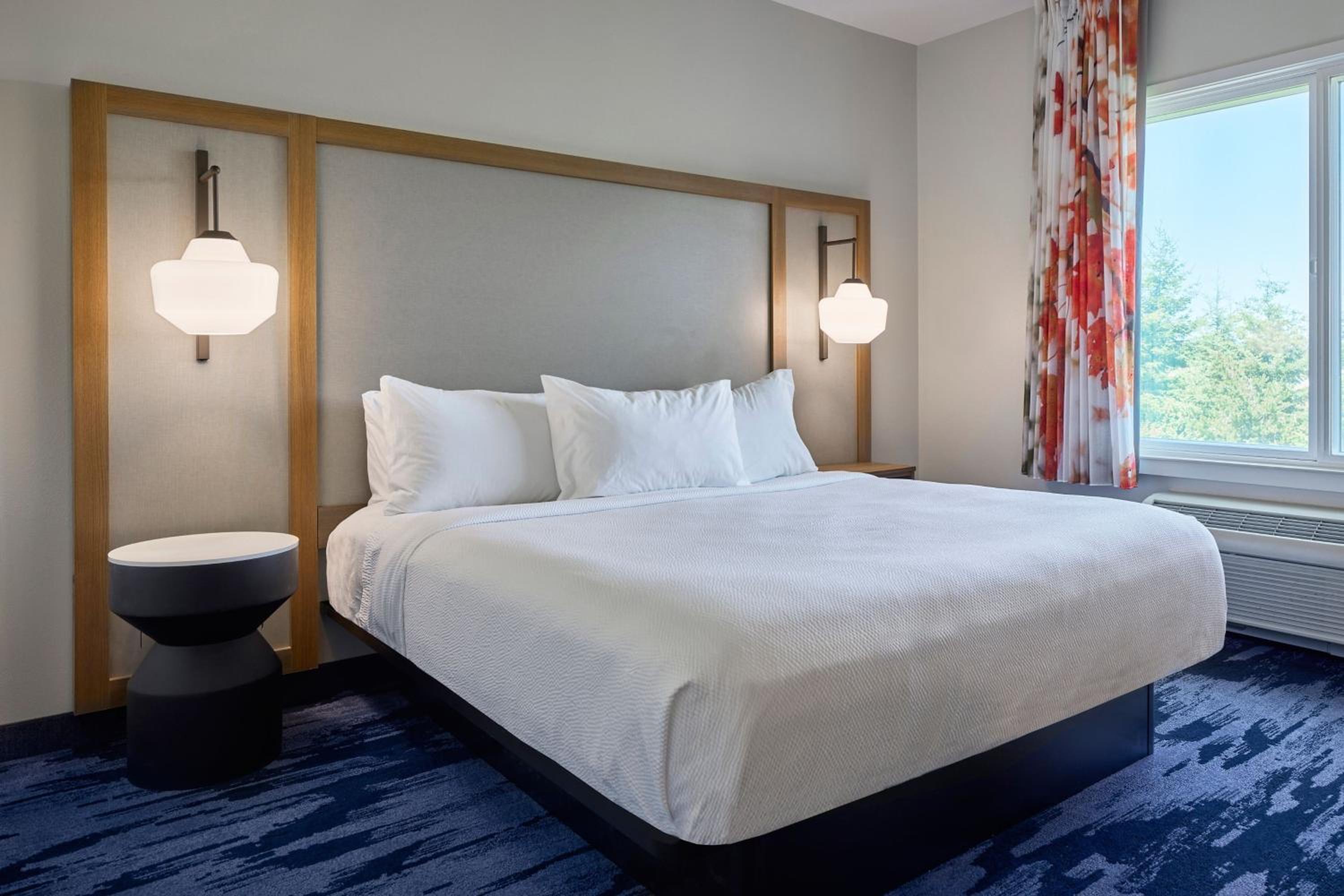 King Room with Roll-in Shower - Mobility and Hearing Accessible - Photo 1