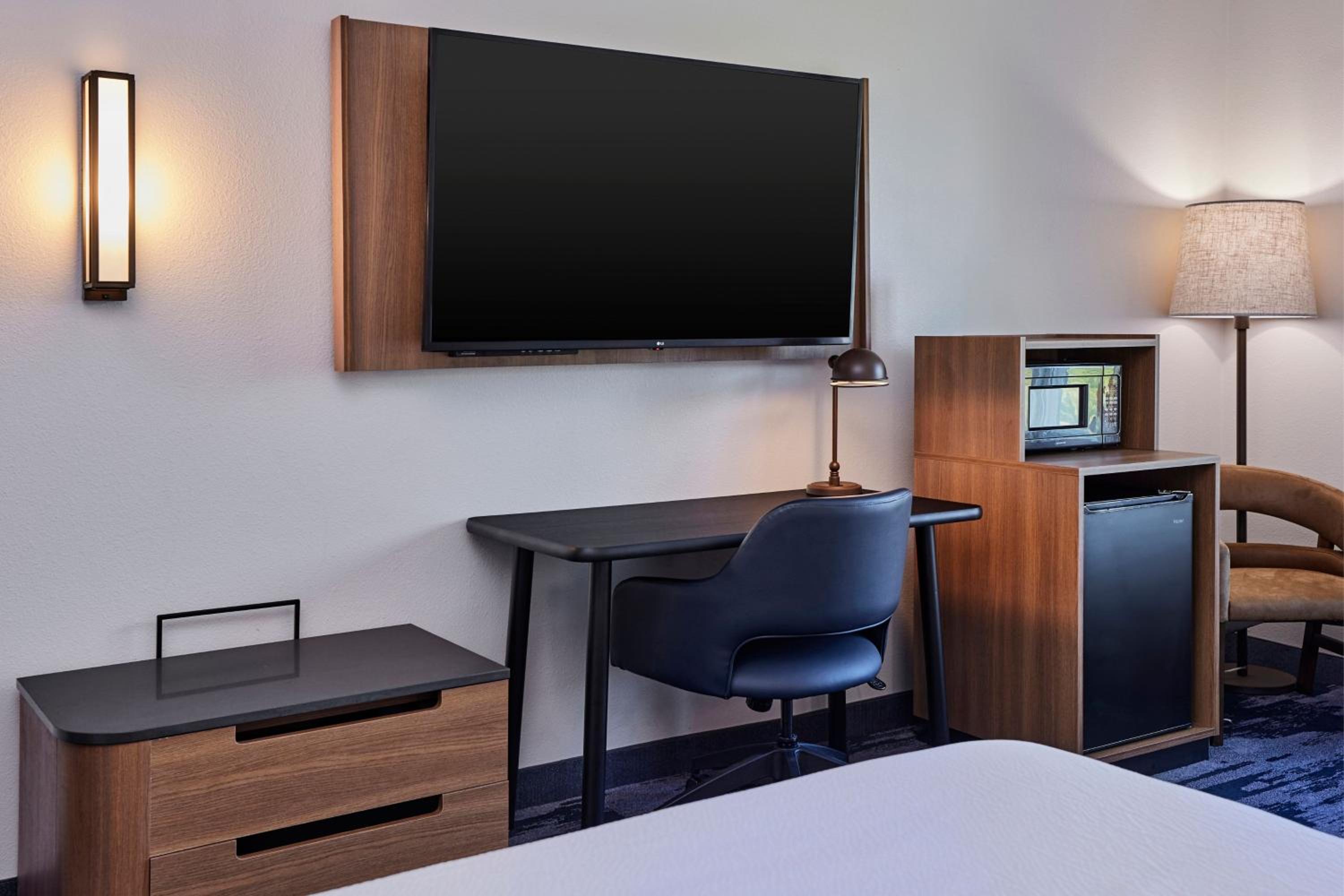 Queen Room with Two Queen Beds - Pet-Friendly/Hearing Accessible - Photo 2