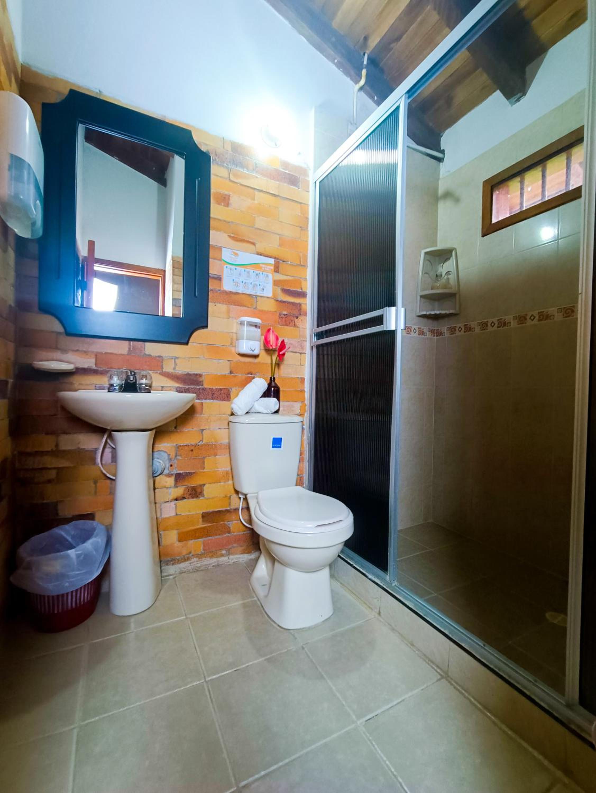 Twin Room with Private Bathroom photo 2