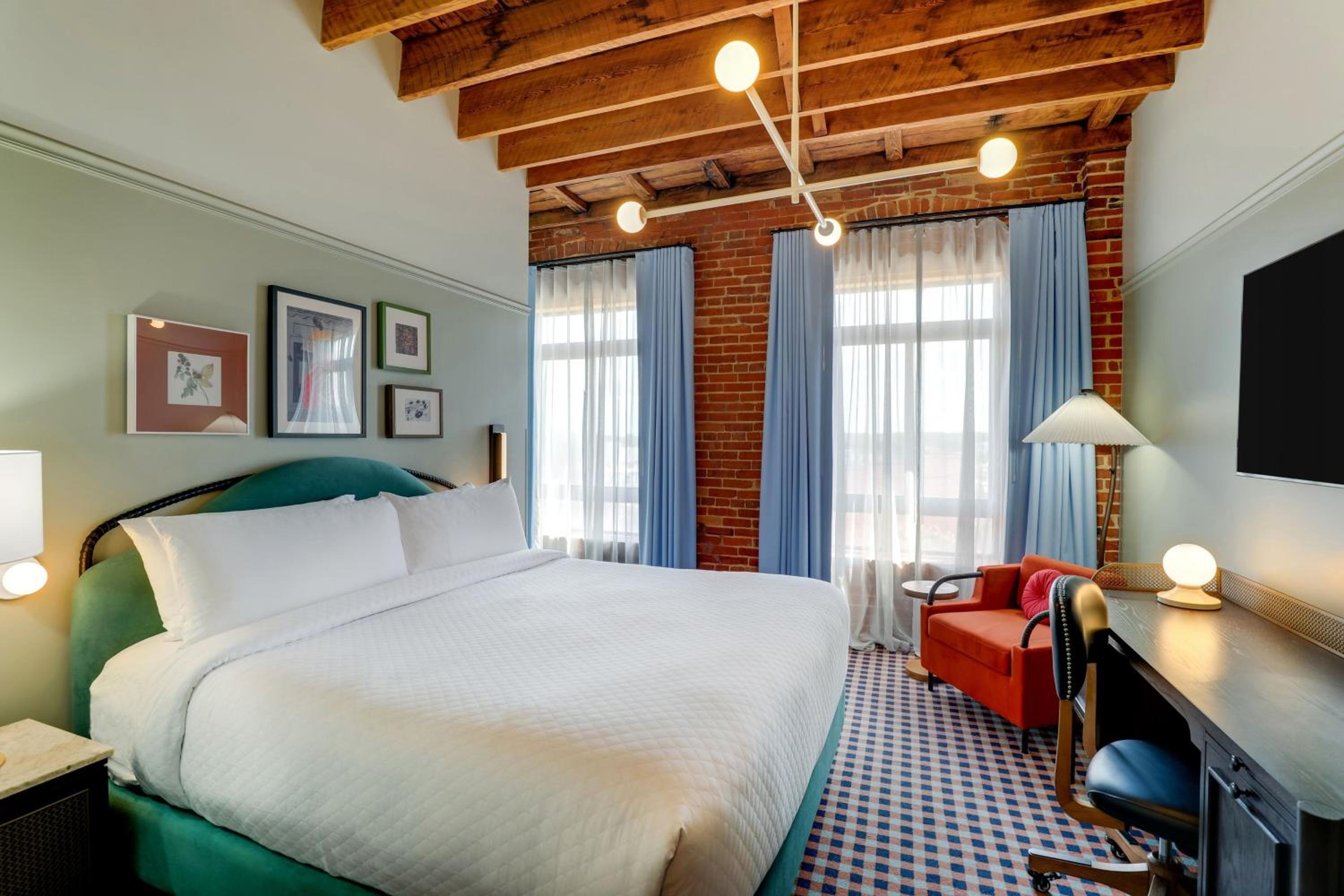 Standard King Room - Photo 7