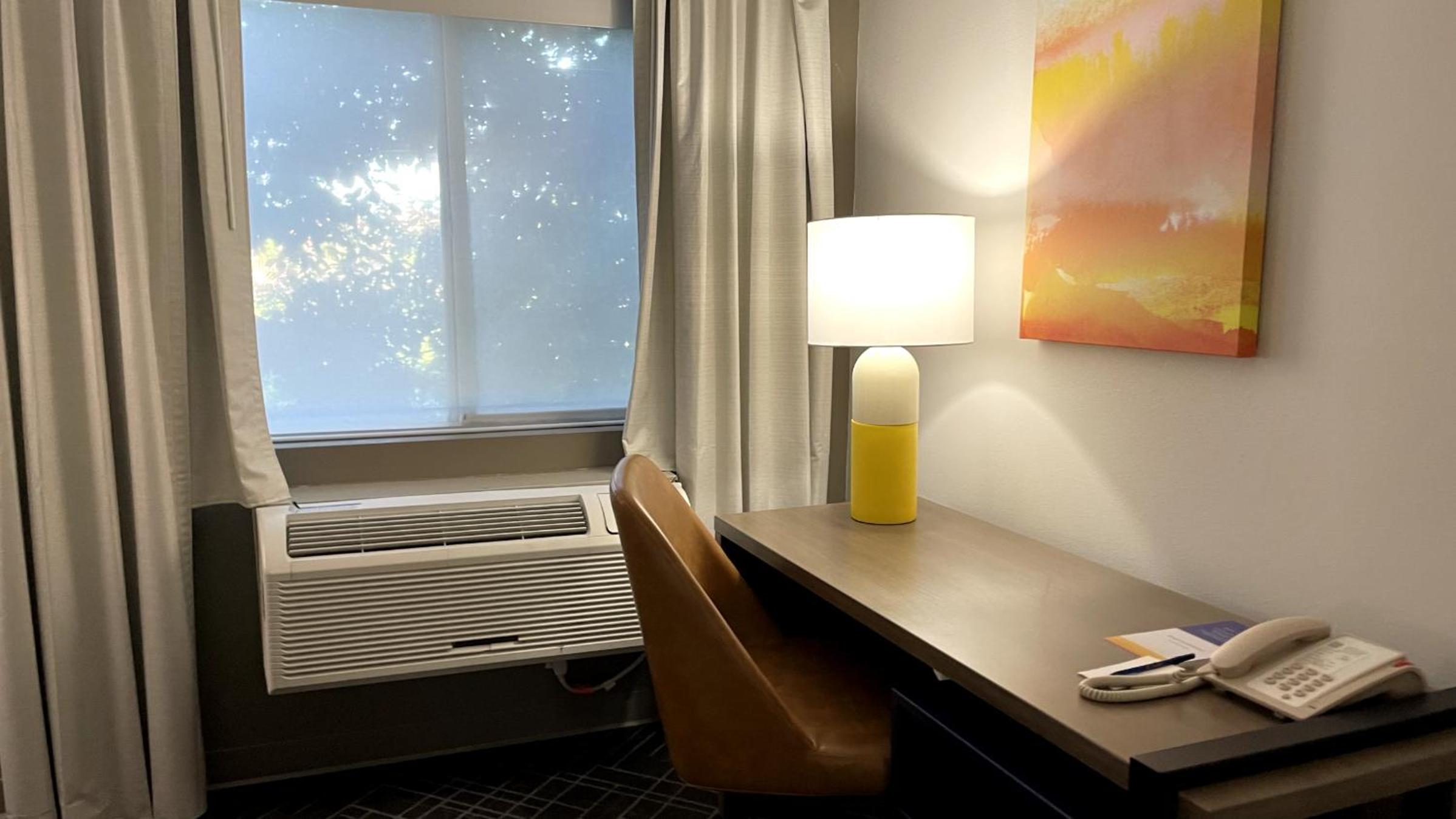 King Suite - Non-Smoking - Photo 13