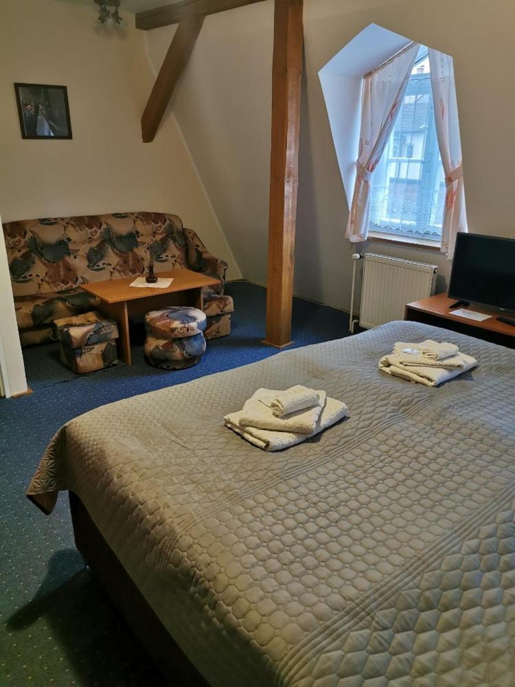 Double or Twin Room - Photo 9