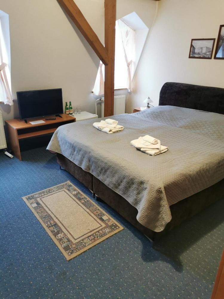 Double or Twin Room - Photo 4