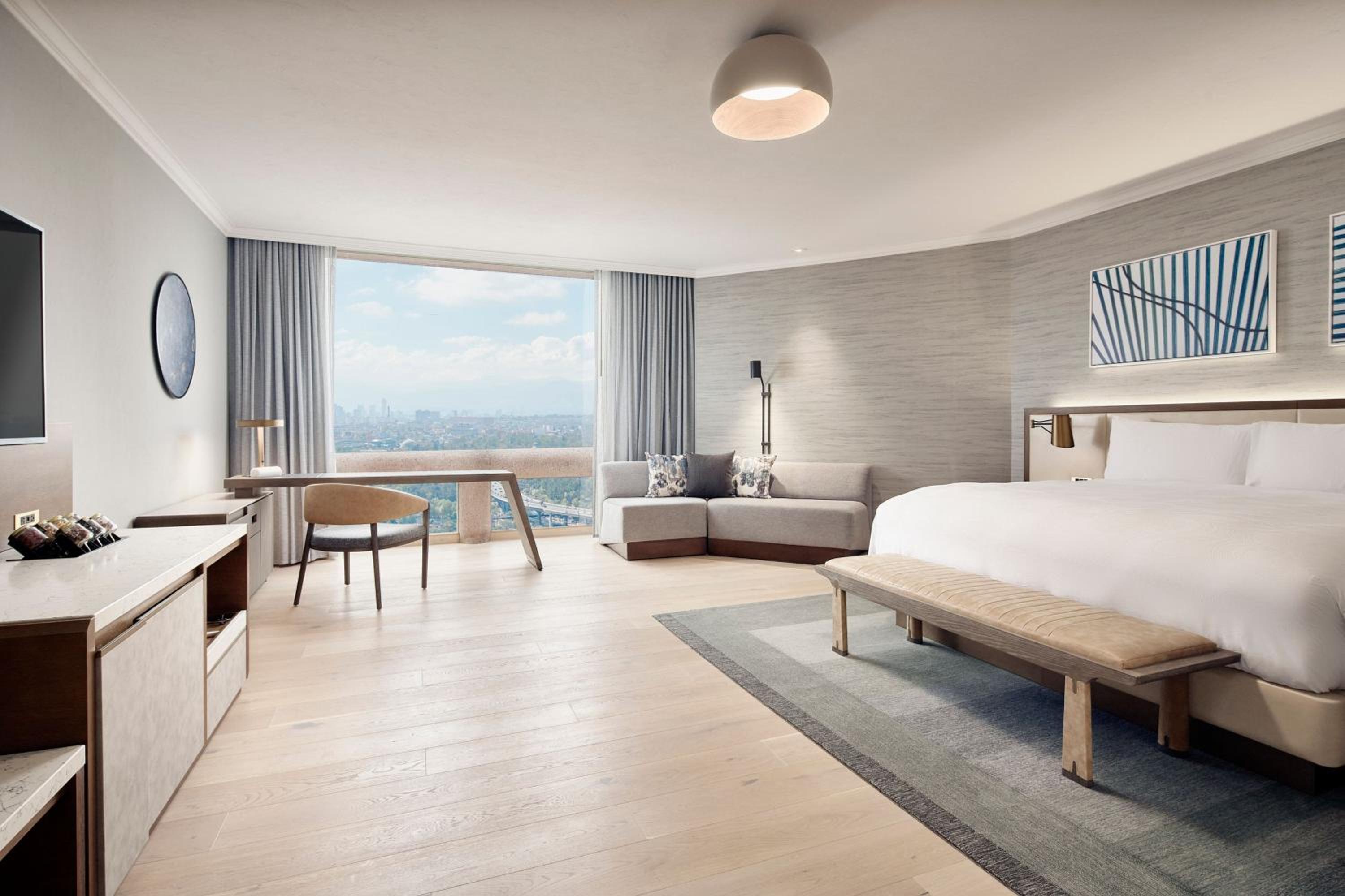 Junior Suite, Executive lounge access, 1 King