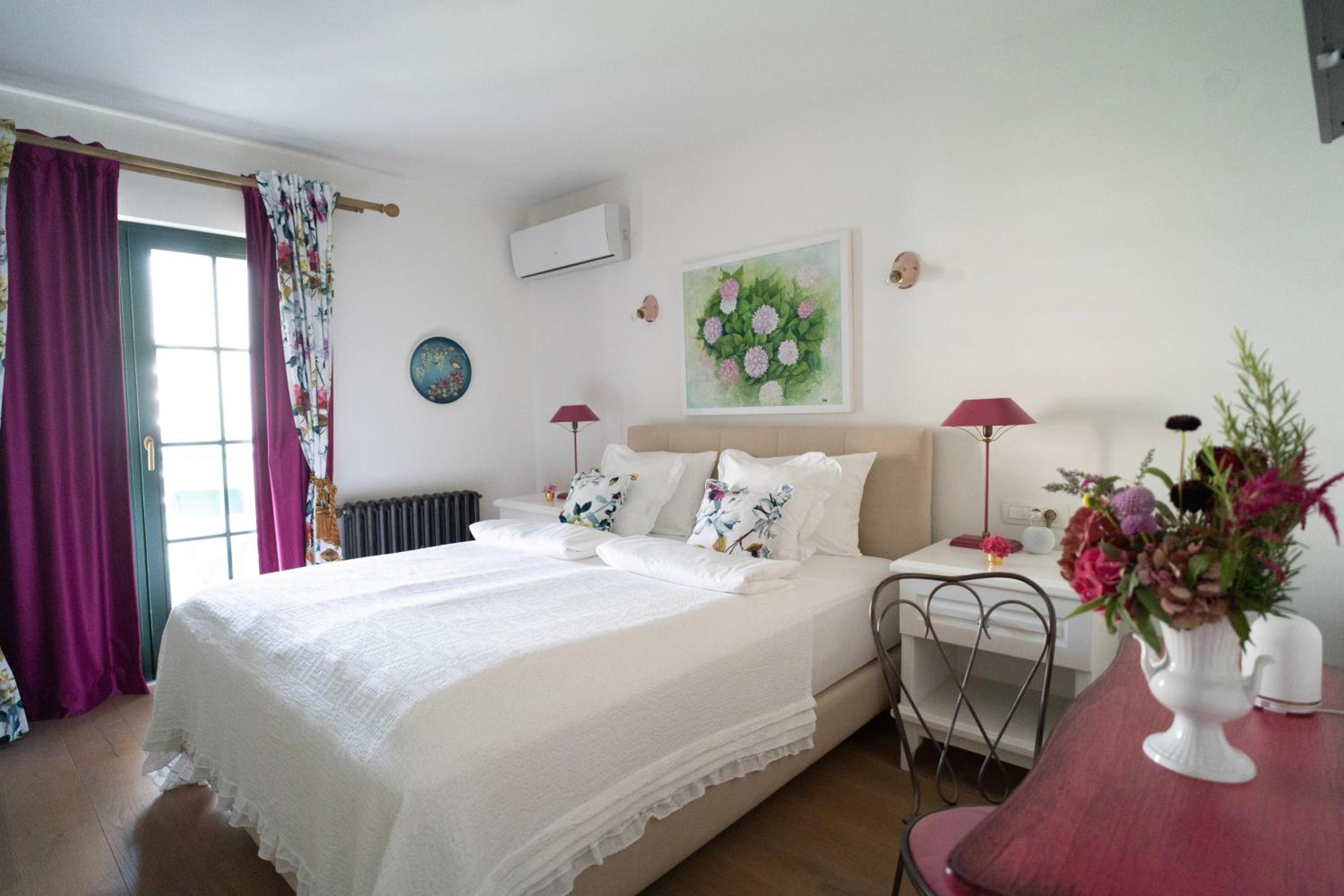 Deluxe Double Room with Balcony photo 3