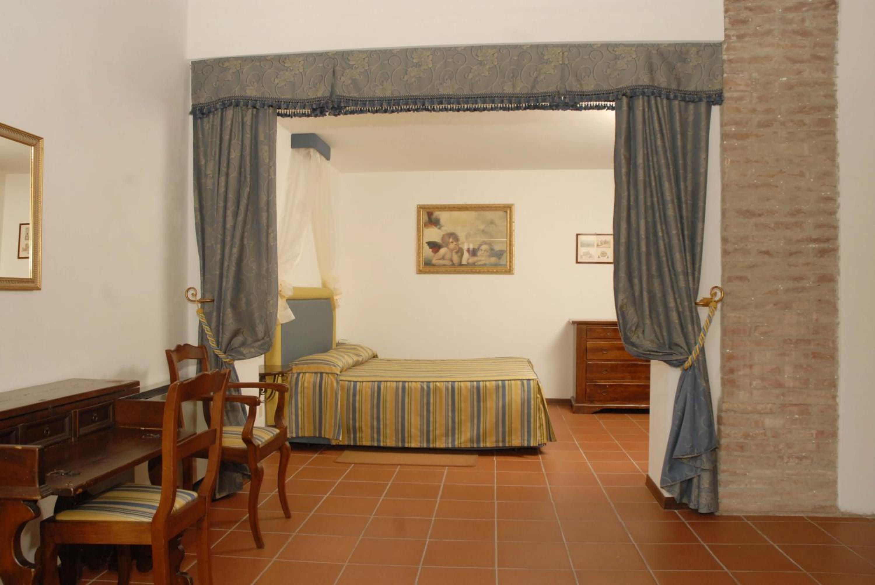 Family Room with Garden View - Photo 1