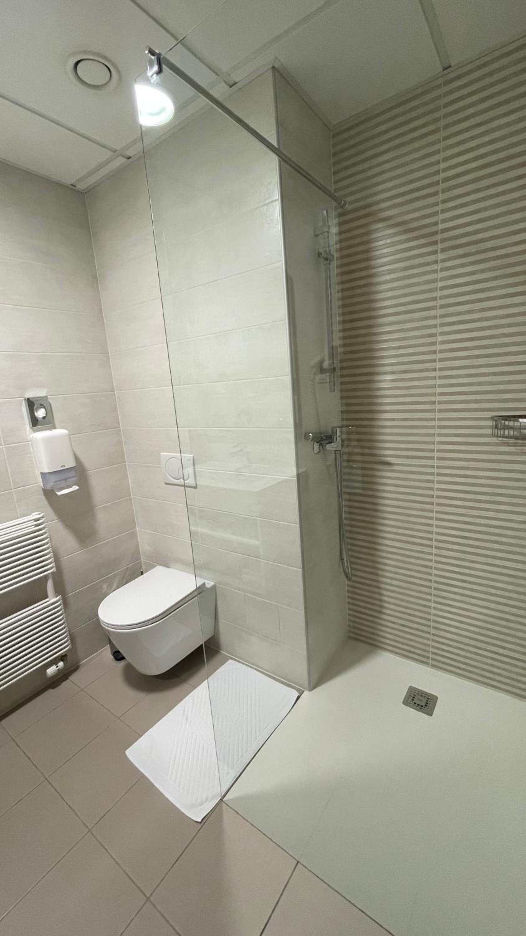 Double or Twin Room - Photo 5