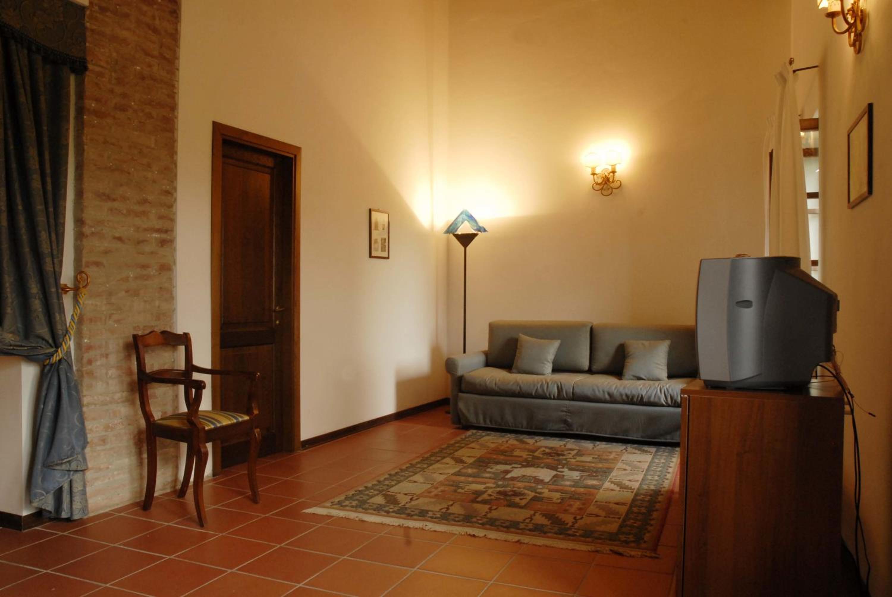 Family Room with Garden View - Photo 3