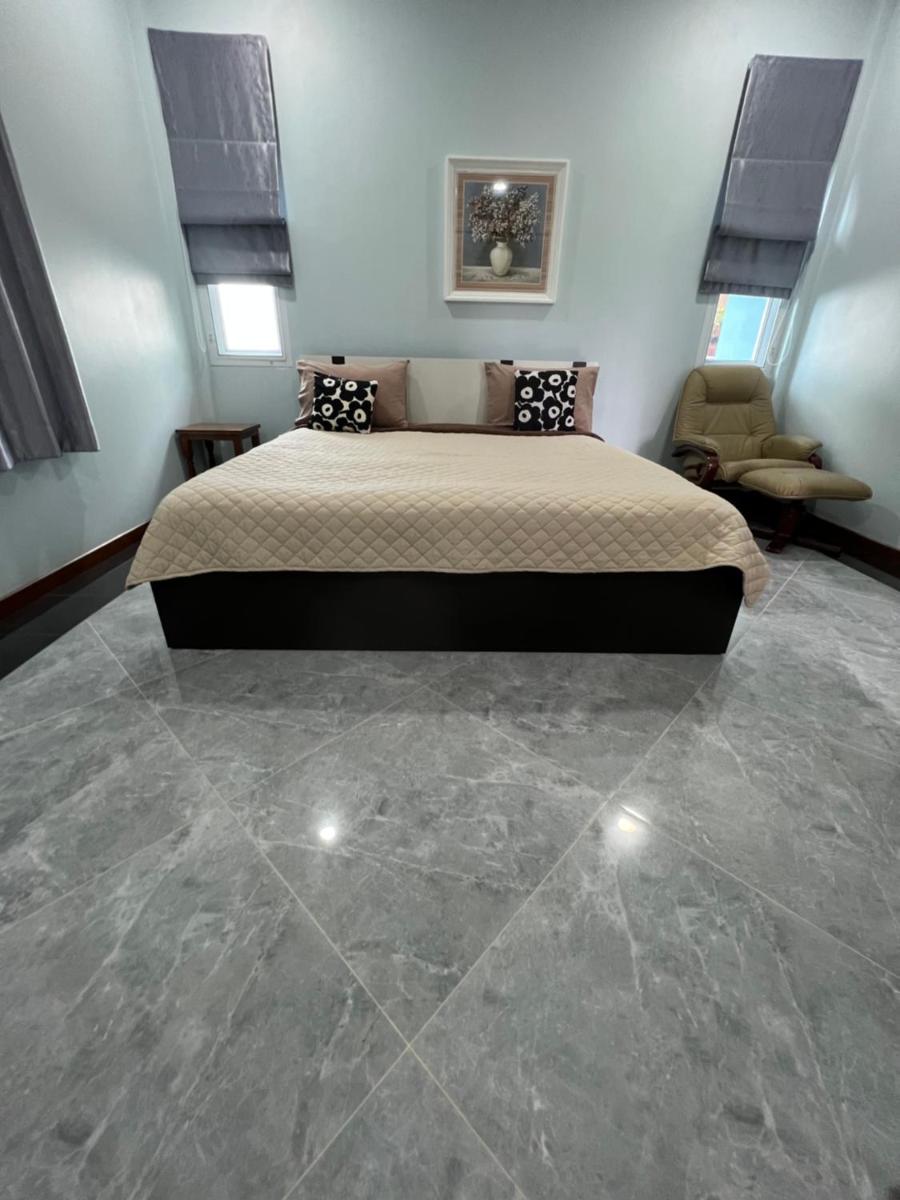 One-Bedroom House - Photo 8