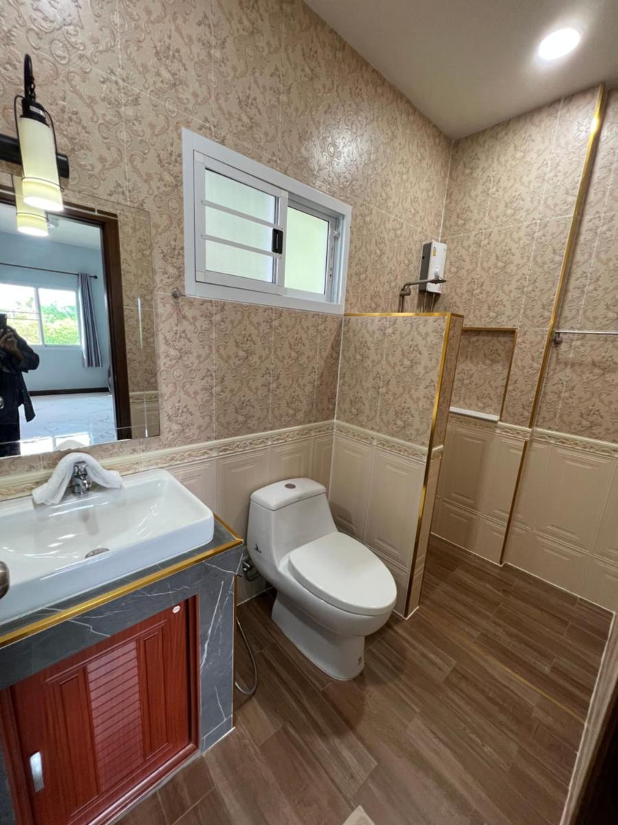 One-Bedroom House - Photo 9