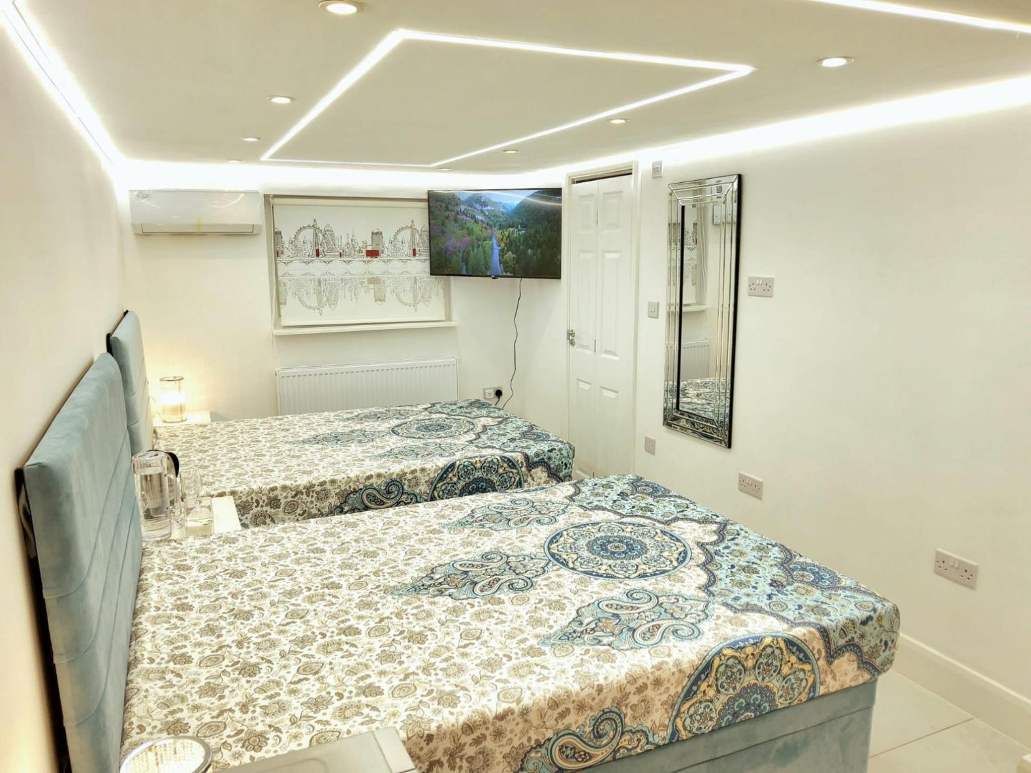 Double Room with Private Bathroom photo 2