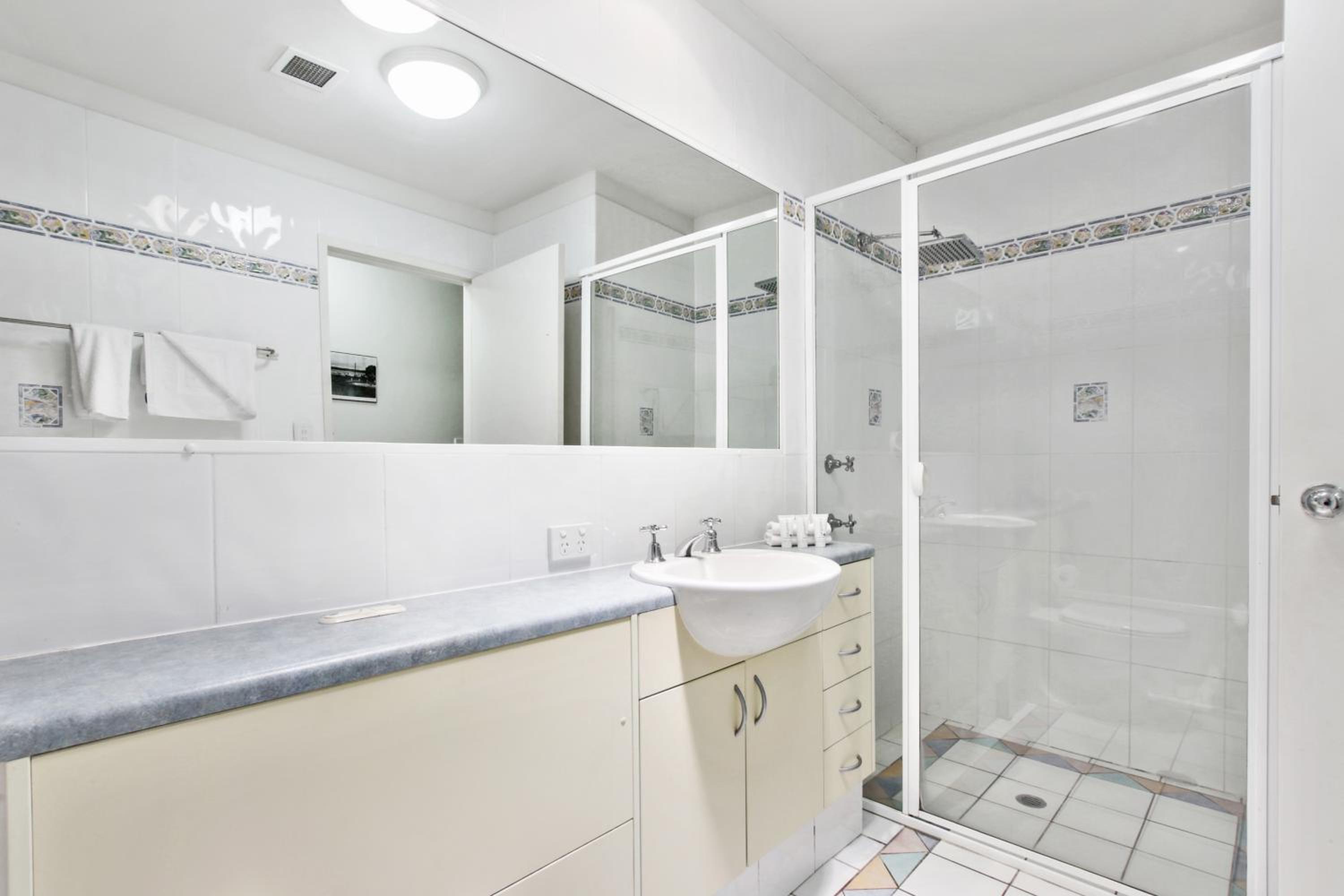 Two-Bedroom Apartment with Sea View photo 2