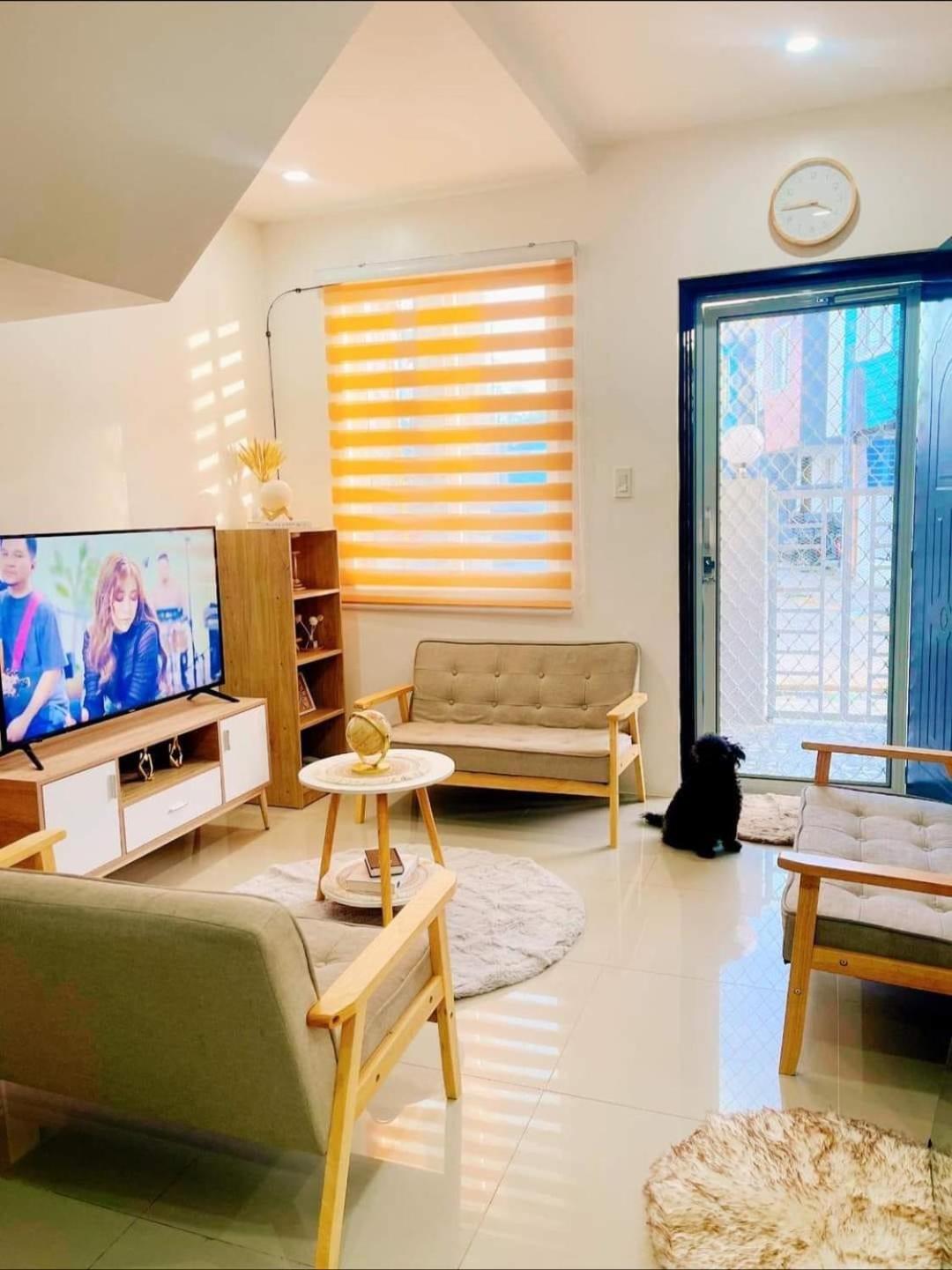 Family Room photo 3
