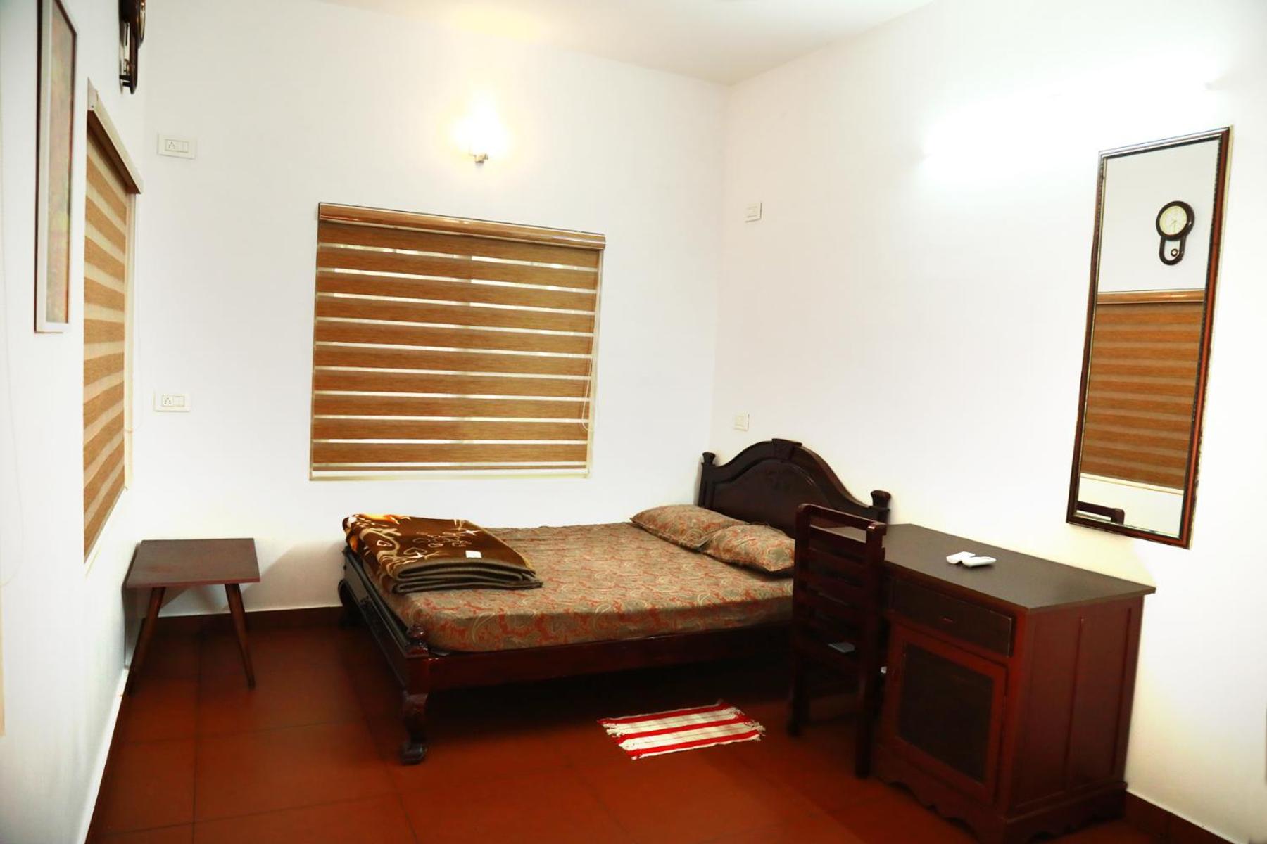 Single Room with Private Bathroom photo 3