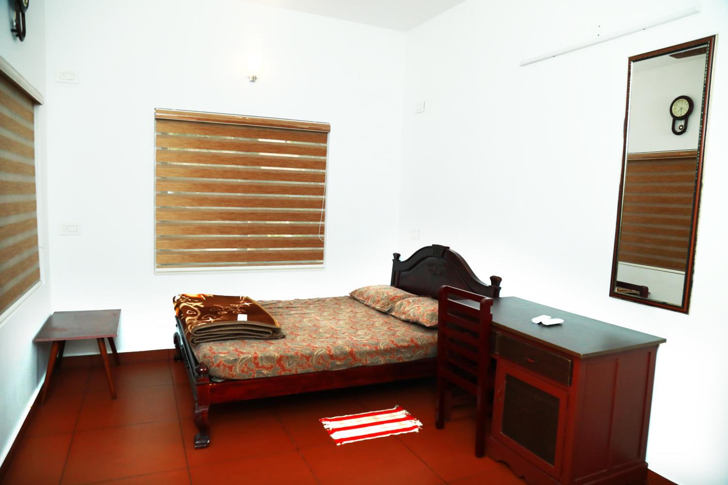 Single Room with Private Bathroom photo 1