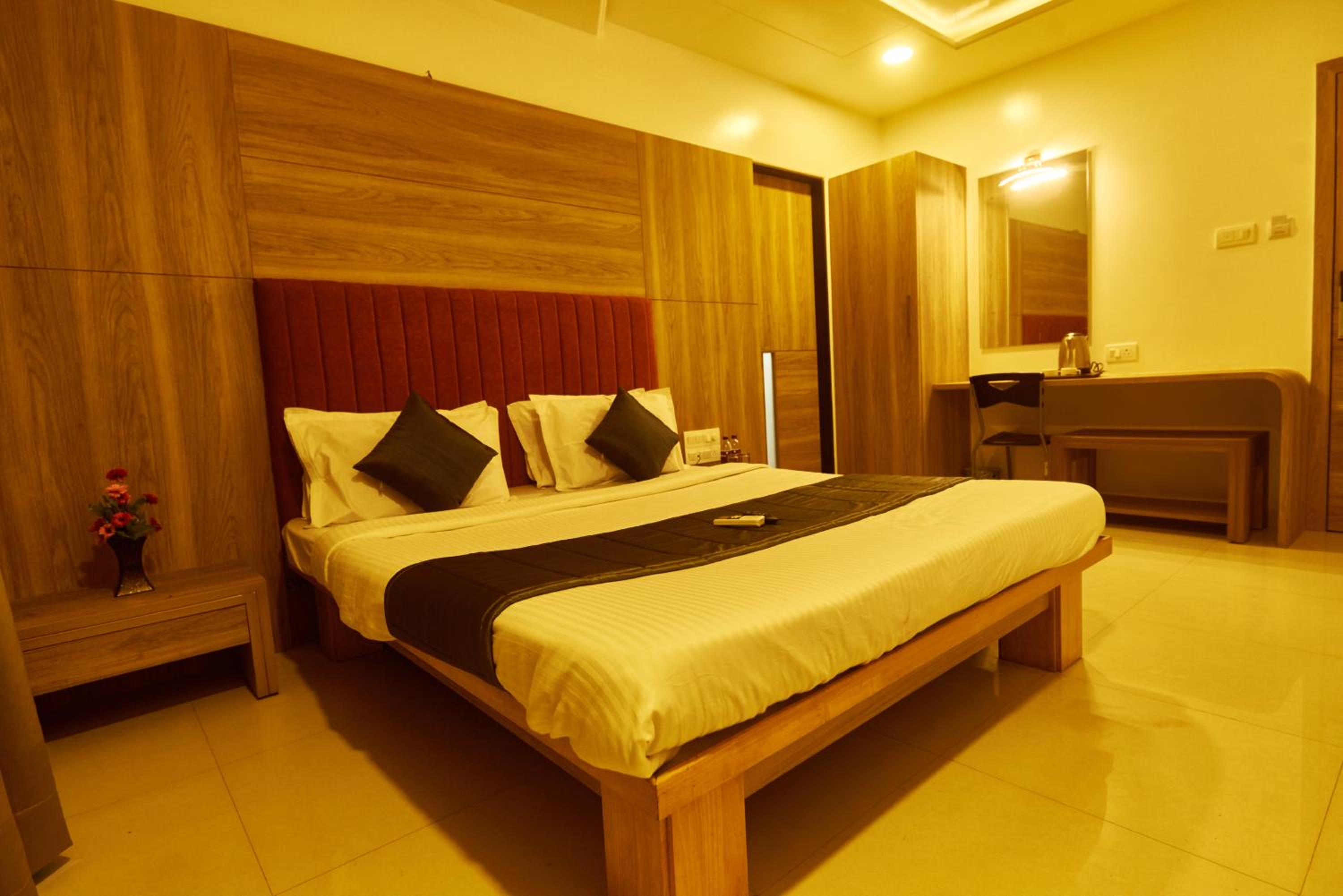 Deluxe King Room photo 3