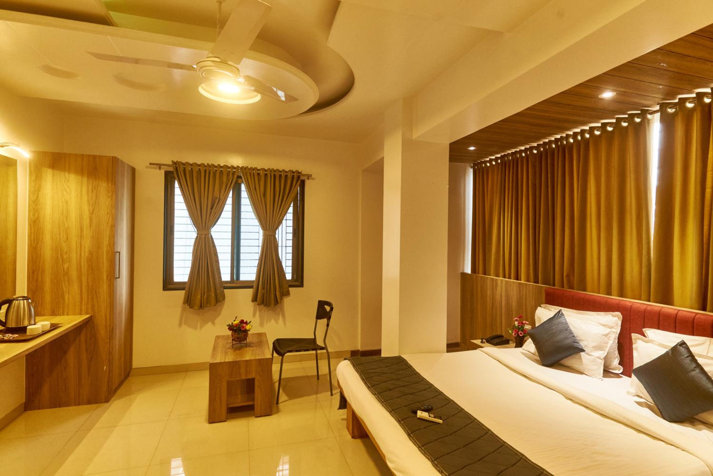 Deluxe King Room photo 1