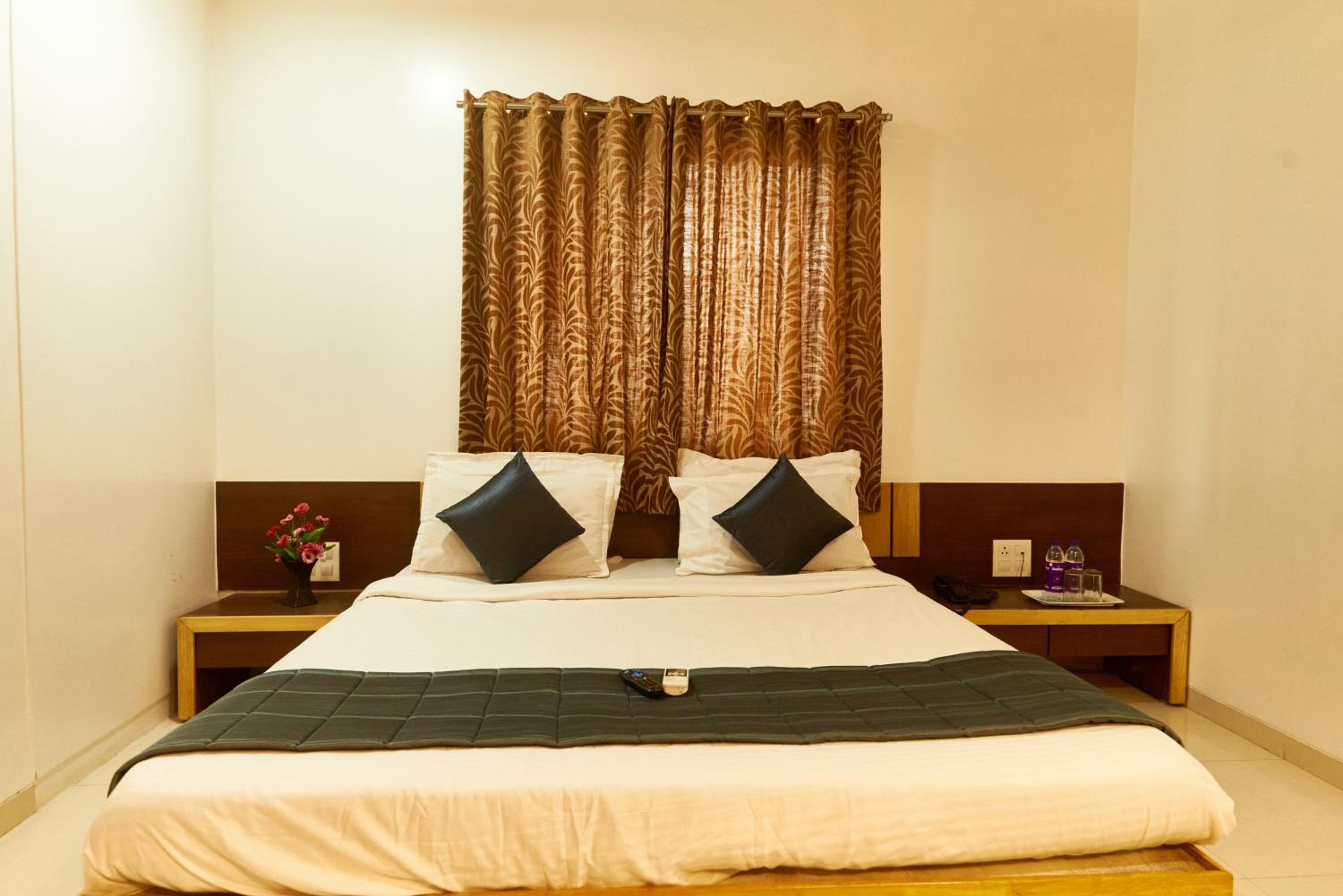 Deluxe Room - Photo 8
